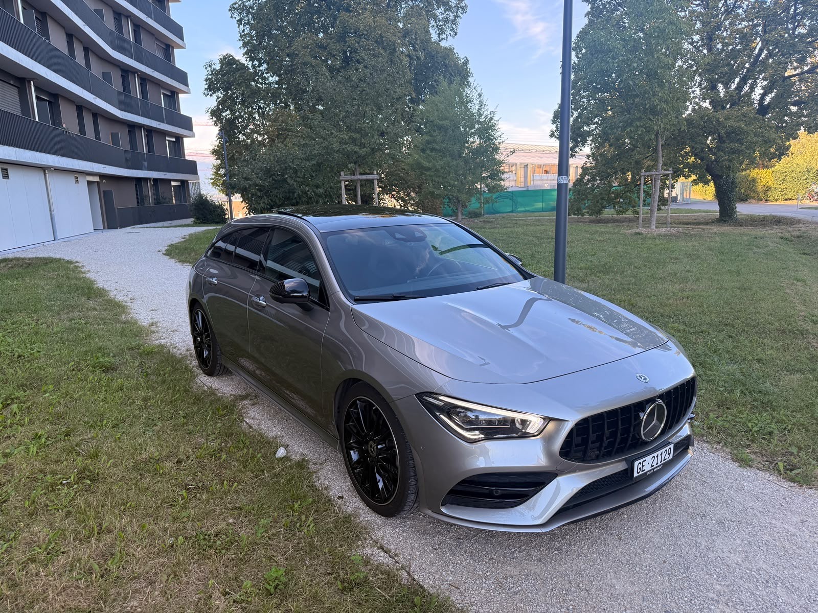 MERCEDES-BENZ CLA Shooting Brake 200 AMG Line 7G-DCT-image-2