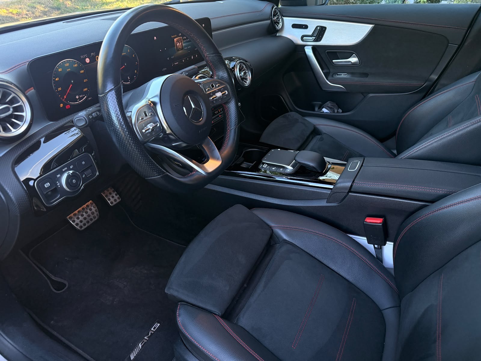 MERCEDES-BENZ CLA Shooting Brake 200 AMG Line 7G-DCT-image-7