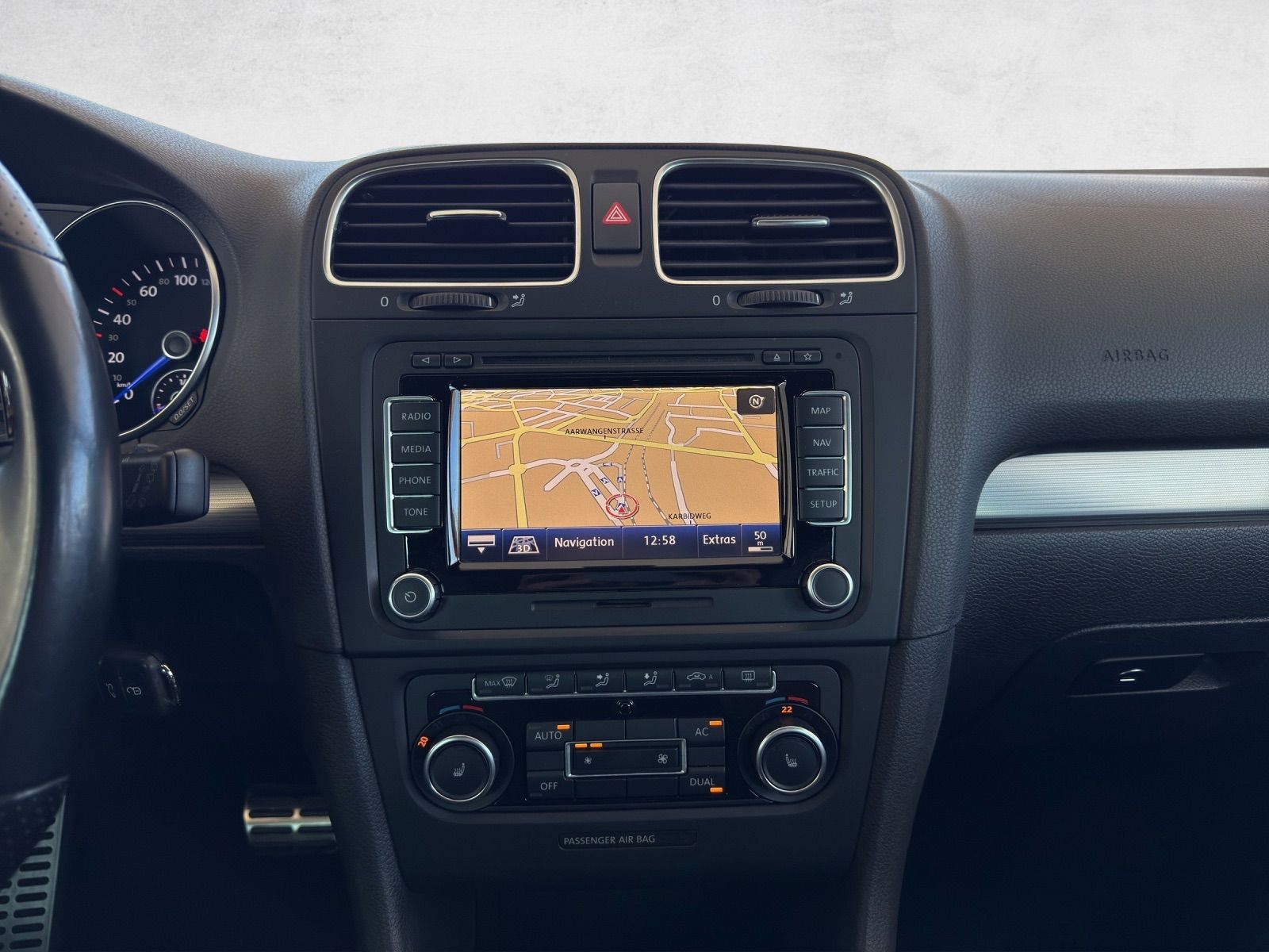VW Golf 2.0 TSI R 4Motion DSG-image-12