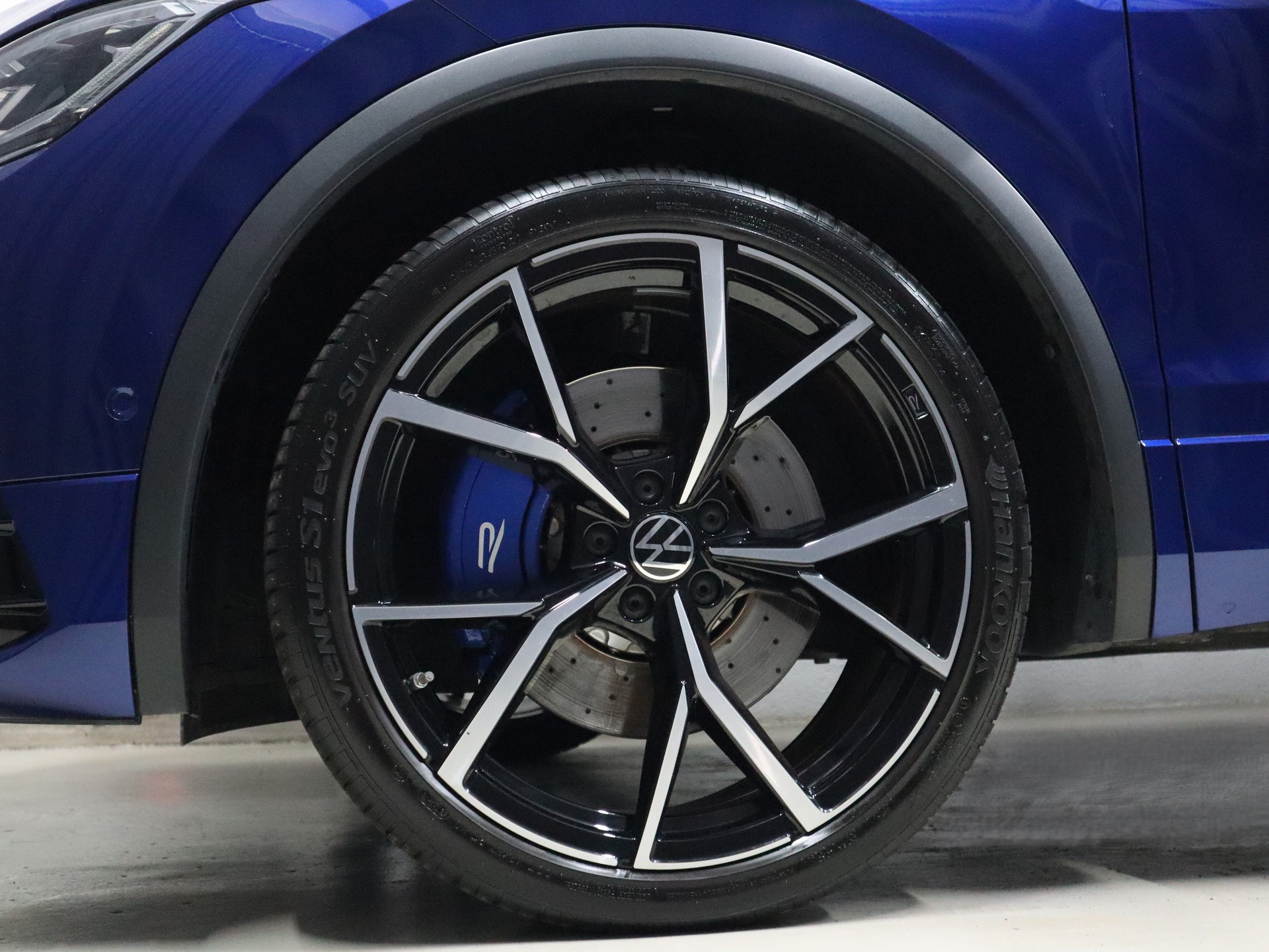 VW Tiguan 2.0TSI R Performance 4M DSG - Black Style - Panorama - Leder - Harman/Kardon - Head-Up - AHK - 360° Kamera - 320 PS-image-7