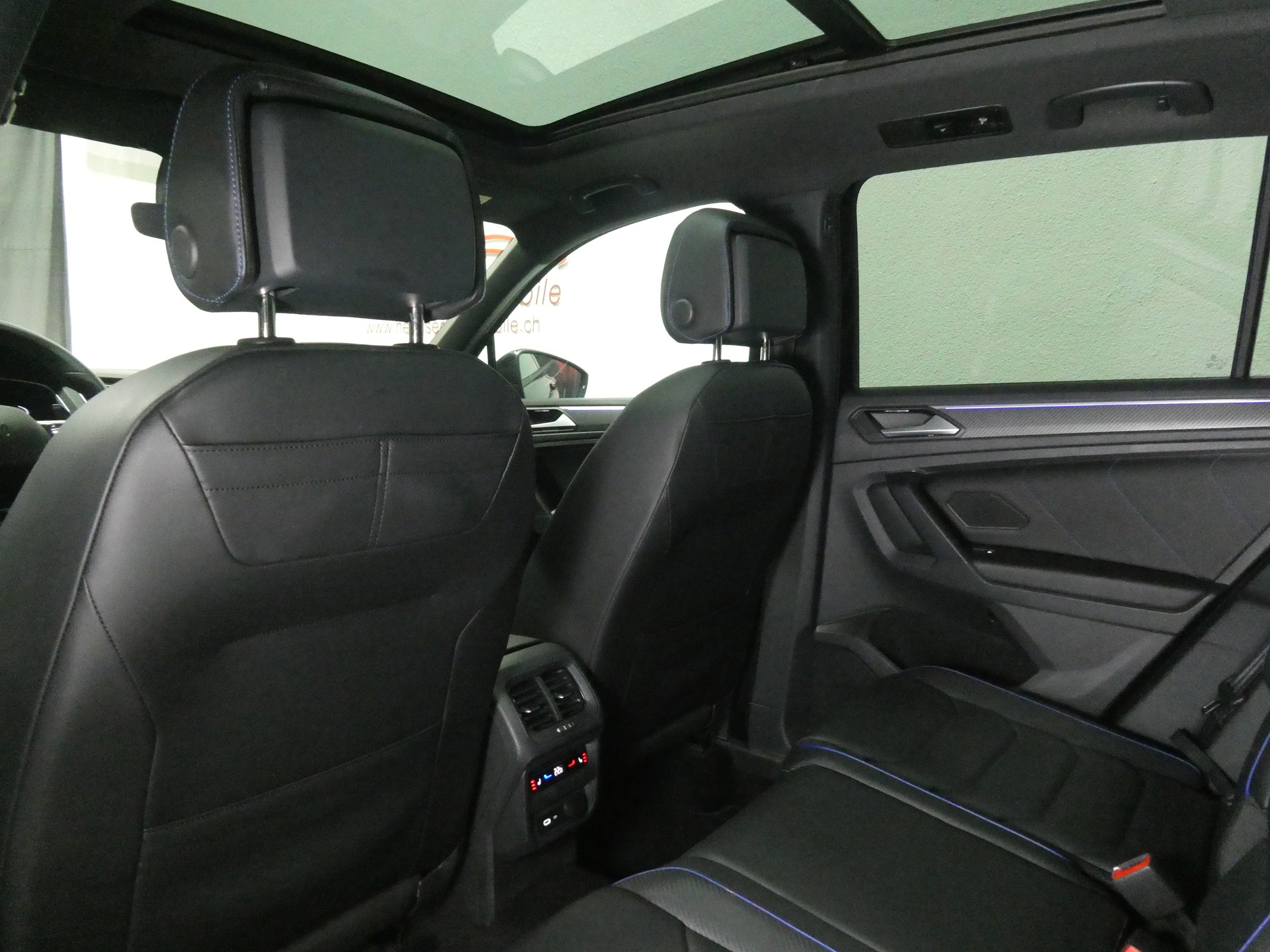 VW Tiguan 2.0TSI R Performance 4M DSG - Black Style - Panorama - Leder - Harman/Kardon - Head-Up - AHK - 360° Kamera - 320 PS-image-10