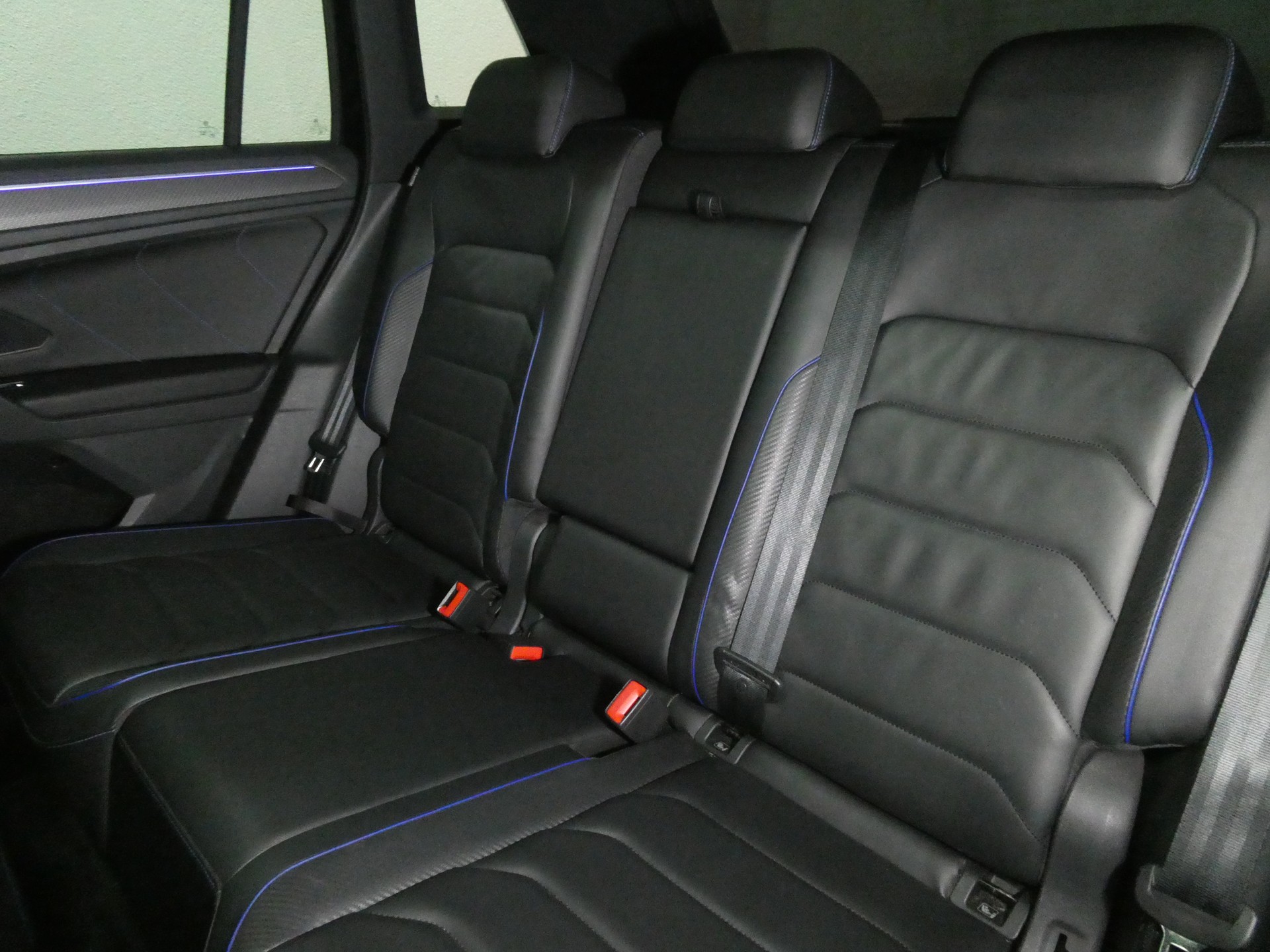 VW Tiguan 2.0TSI R Performance 4M DSG - Black Style - Panorama - Leder - Harman/Kardon - Head-Up - AHK - 360° Kamera - 320 PS-image-11