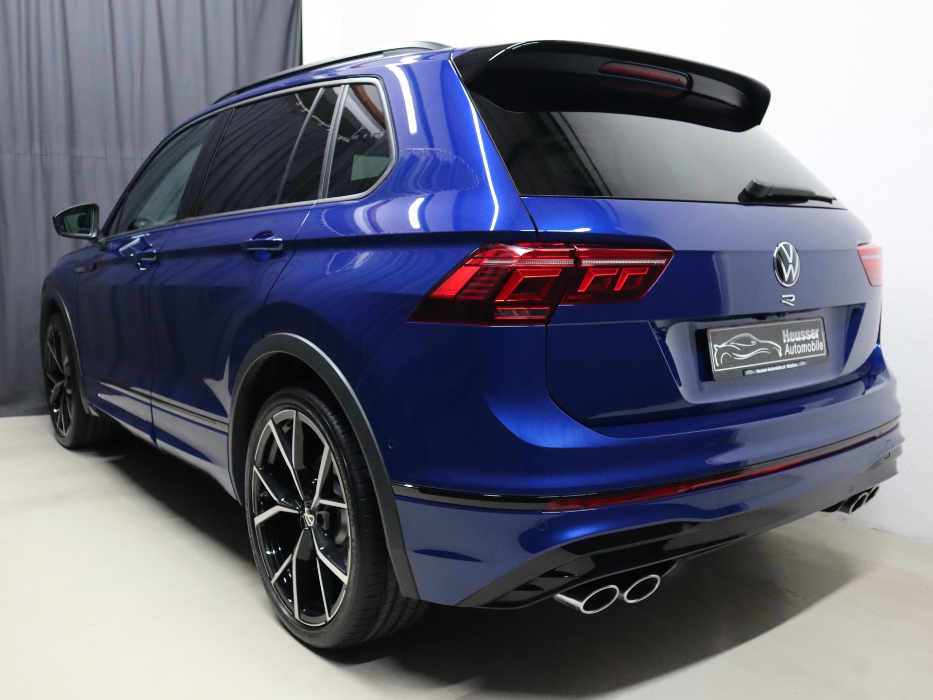 VW Tiguan 2.0TSI R Performance 4M DSG - Black Style - Panorama - Leder - Harman/Kardon - Head-Up - AHK - 360° Kamera - 320 PS-image-4
