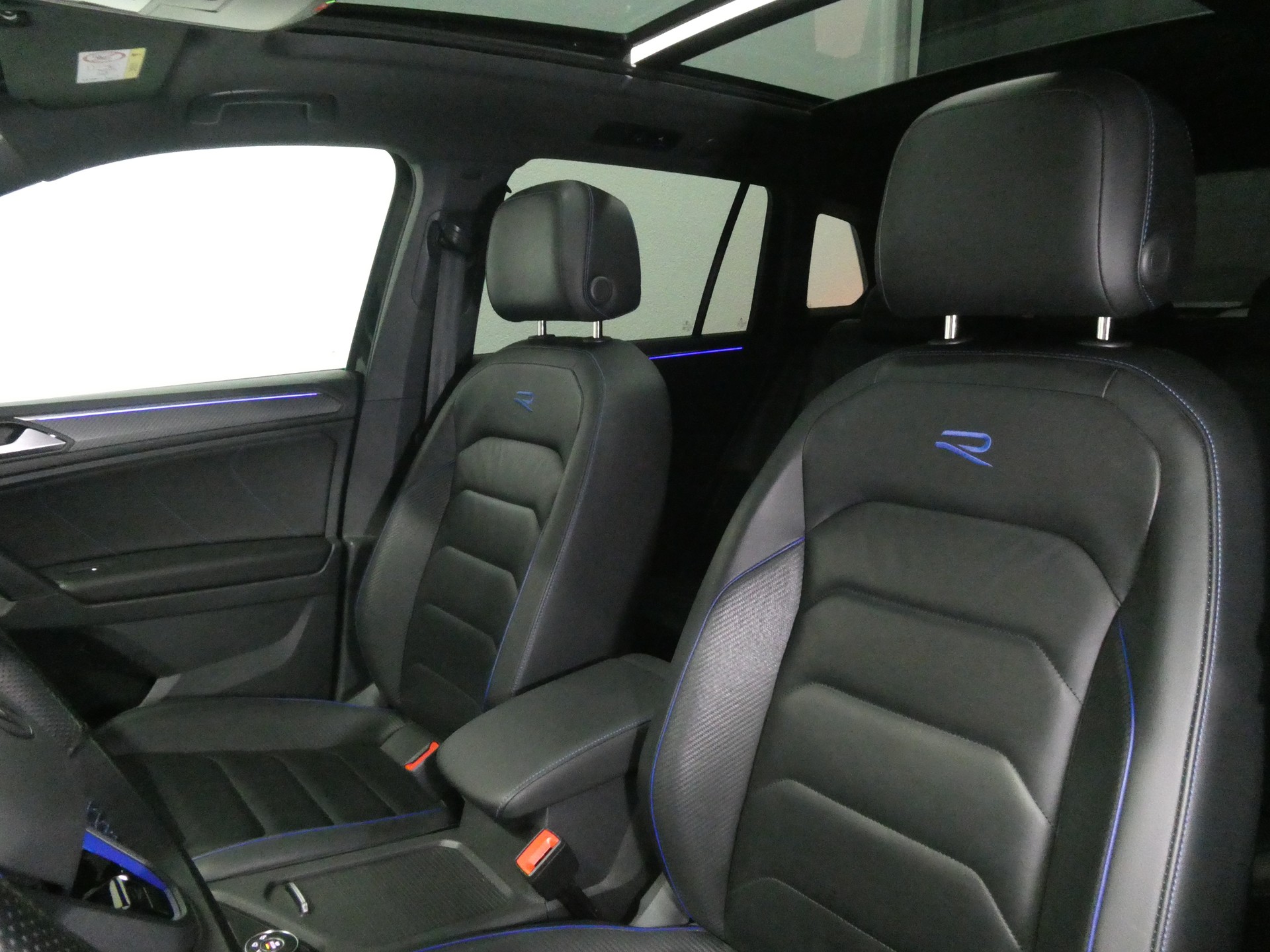 VW Tiguan 2.0TSI R Performance 4M DSG - Black Style - Panorama - Leder - Harman/Kardon - Head-Up - AHK - 360° Kamera - 320 PS-image-9