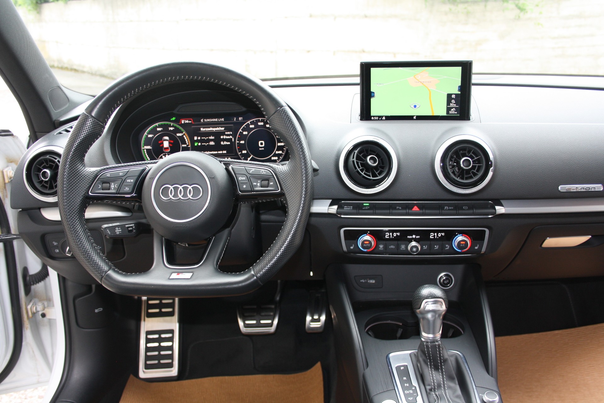 AUDI A3 Sportback 40 TFSI e-tron Sport S-tronic-image-8