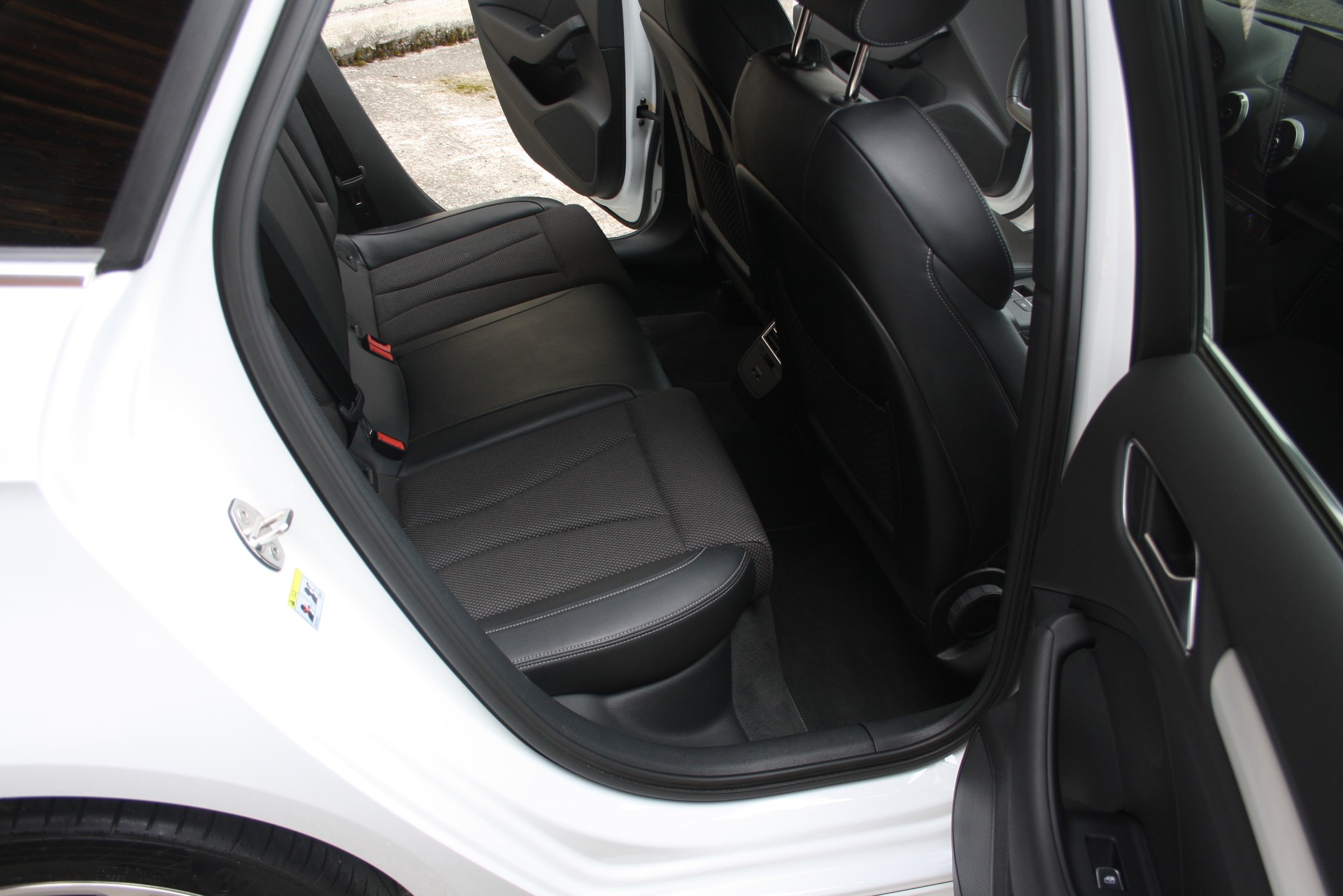 AUDI A3 Sportback 40 TFSI e-tron Sport S-tronic-image-13