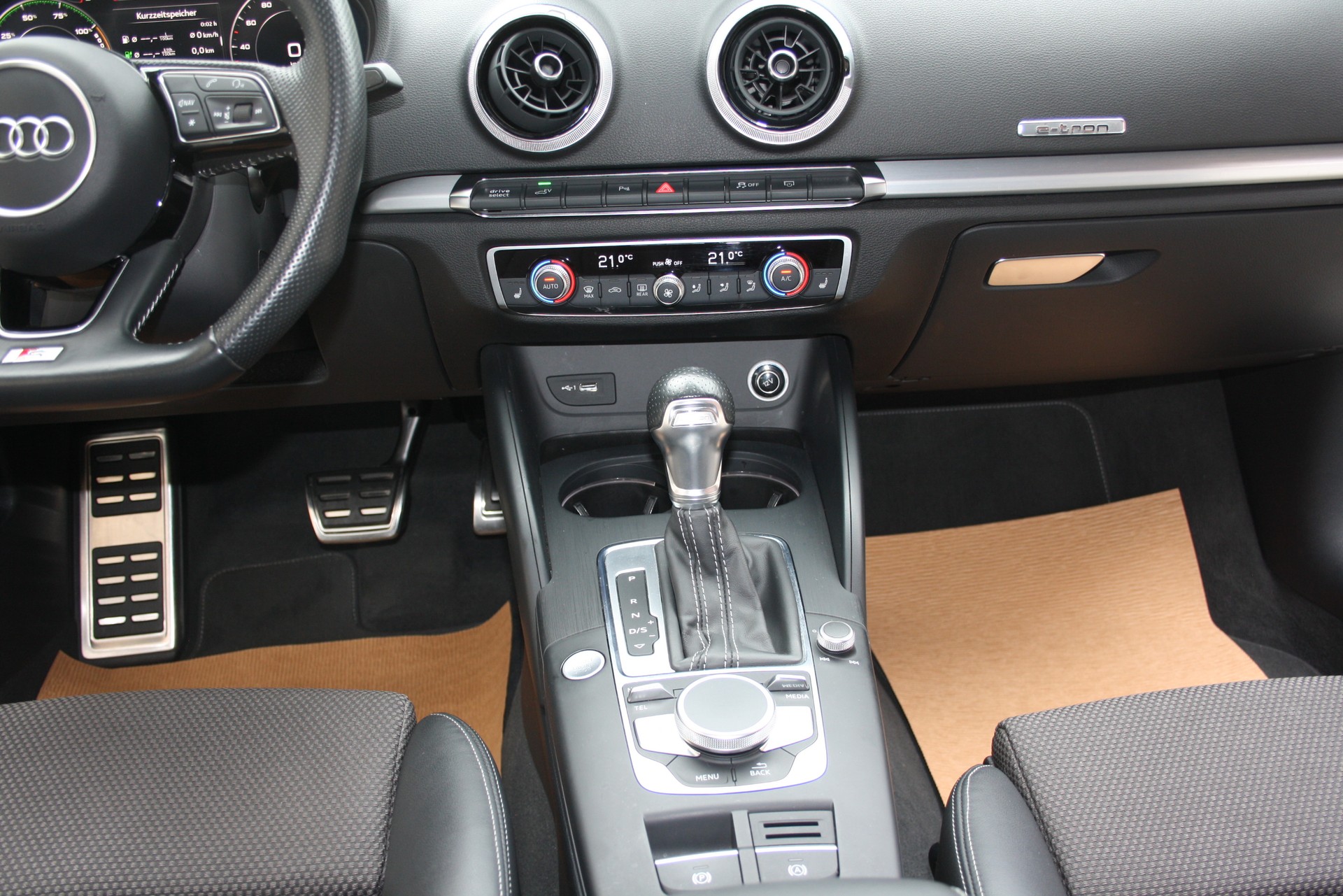 AUDI A3 Sportback 40 TFSI e-tron Sport S-tronic-image-11