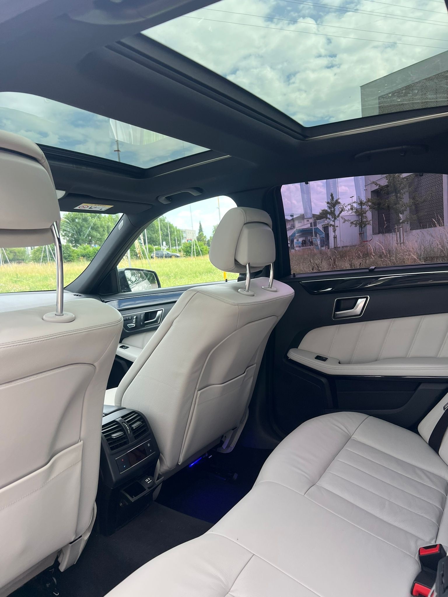 MERCEDES-BENZ E 400 Avantgarde 4Matic 7G-Tronic-image-7