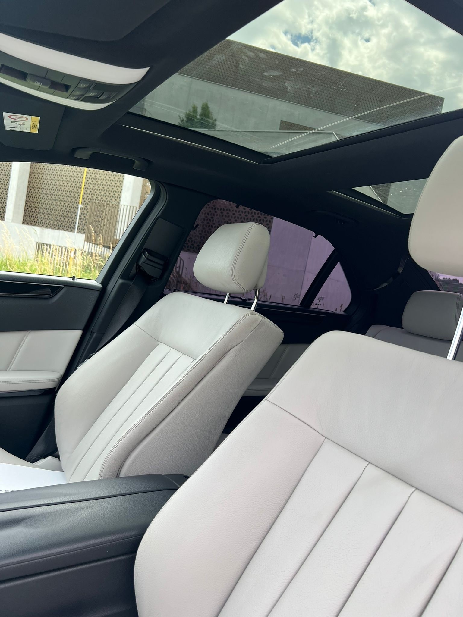 MERCEDES-BENZ E 400 Avantgarde 4Matic 7G-Tronic-image-8