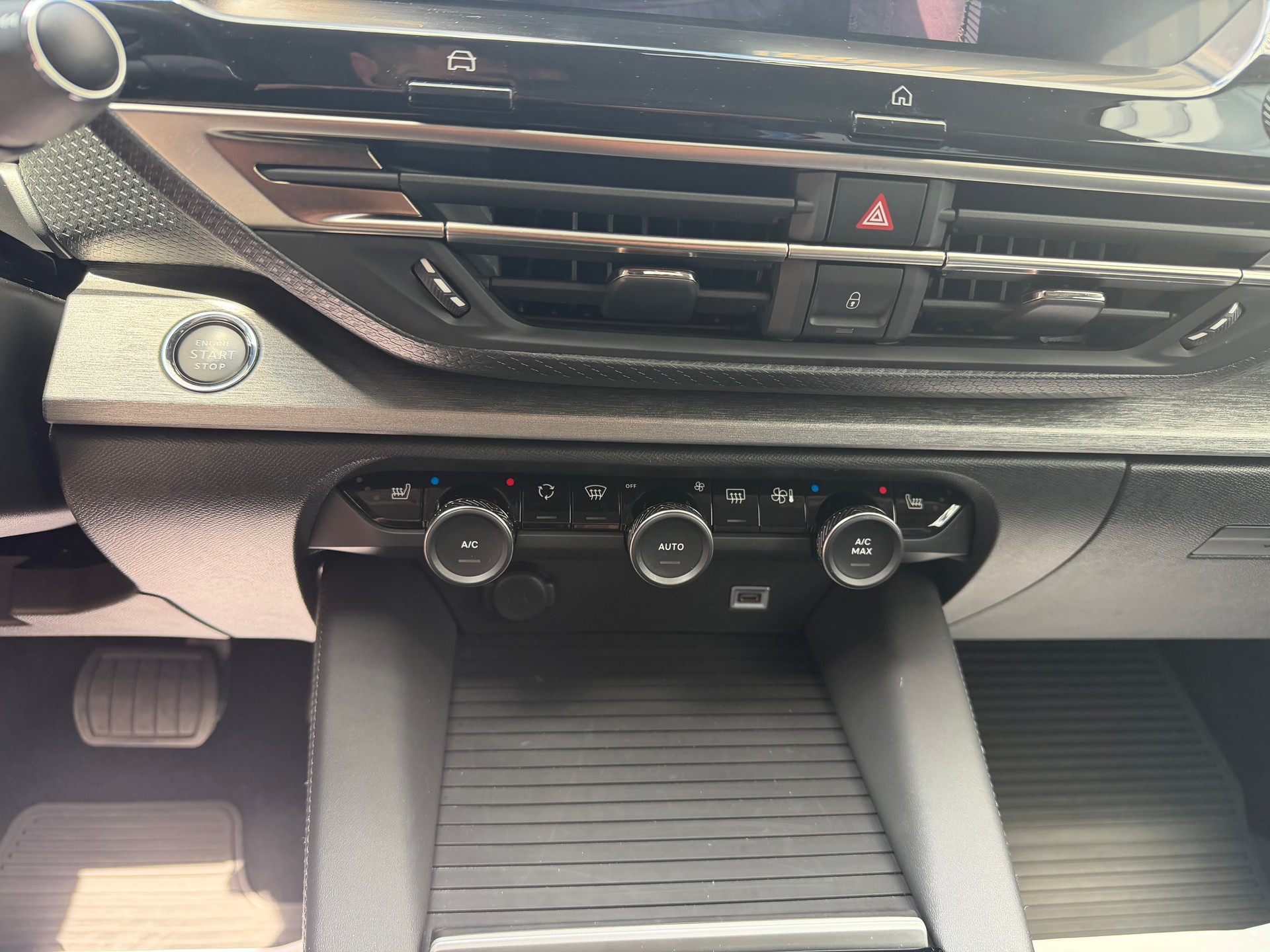 CITROEN C5 X 1.6i PHEV Shine Pack e-EAT8-image-14