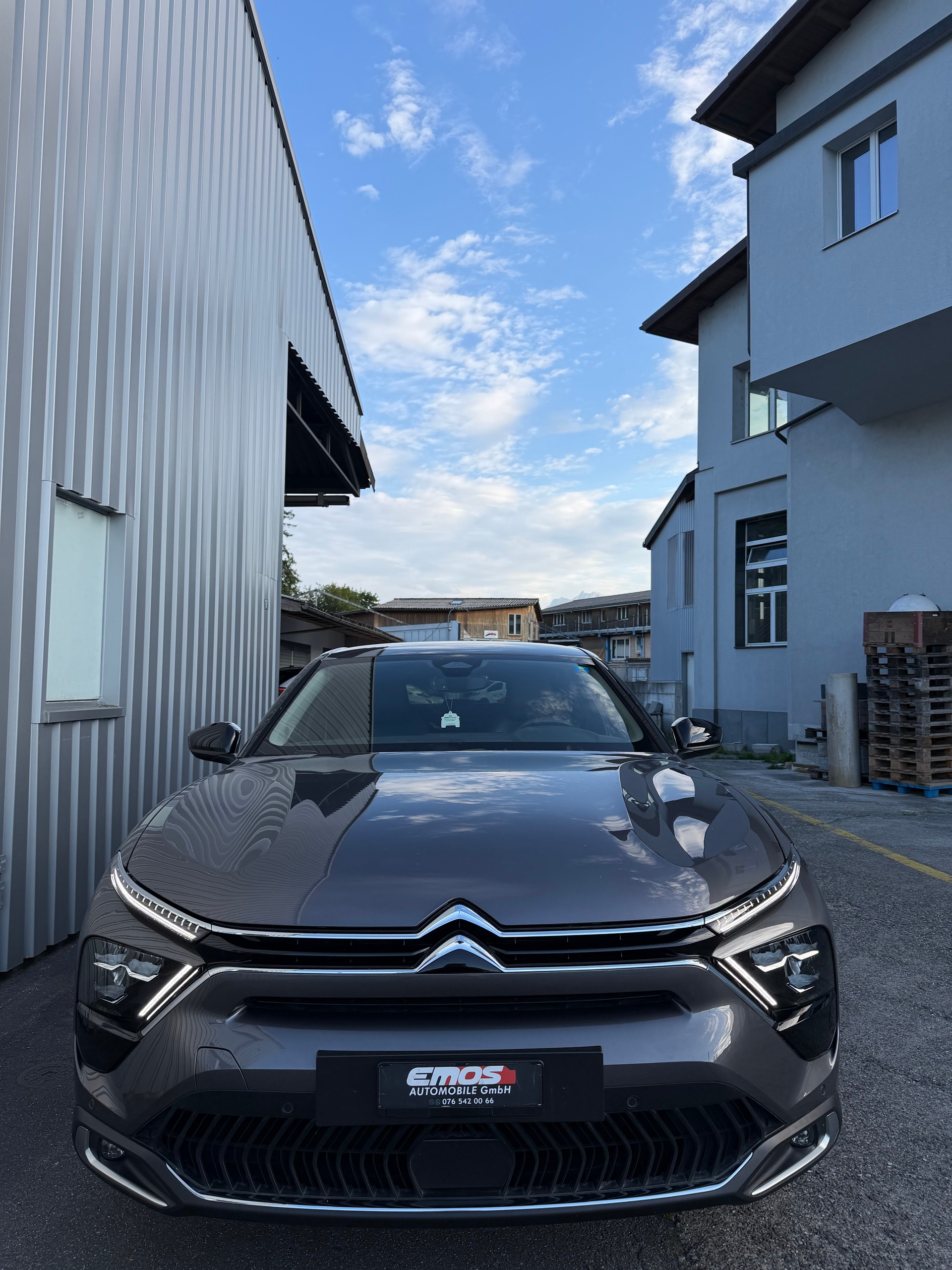 CITROEN C5 X 1.6i PHEV Shine Pack e-EAT8-image-1