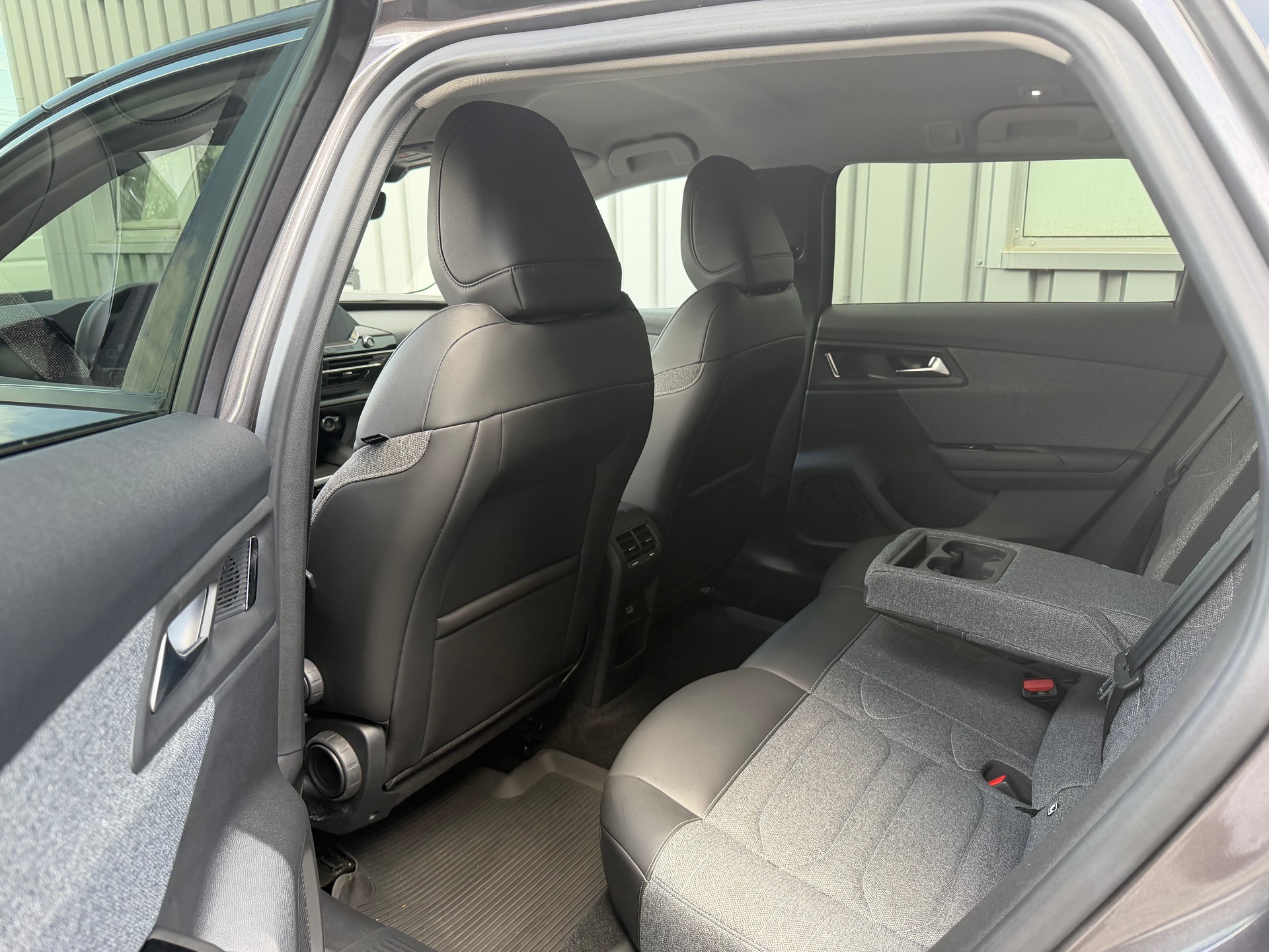 CITROEN C5 X 1.6i PHEV Shine Pack e-EAT8-image-10