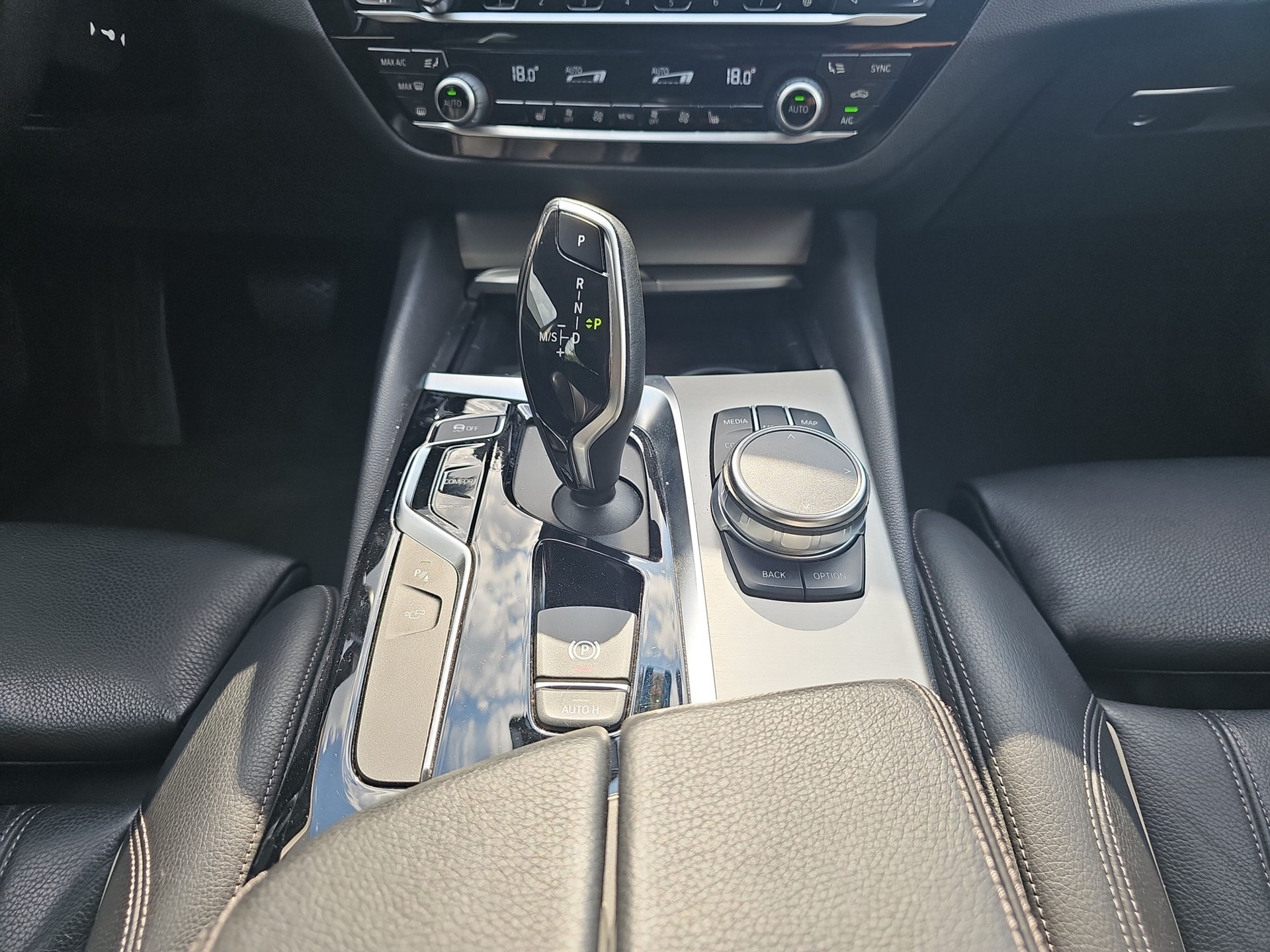 BMW 530d xDrive Touring Sport Line Steptronic-image-12
