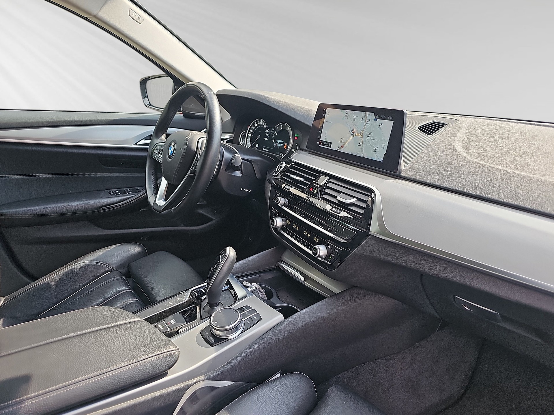 BMW 530d xDrive Touring Sport Line Steptronic-image-4