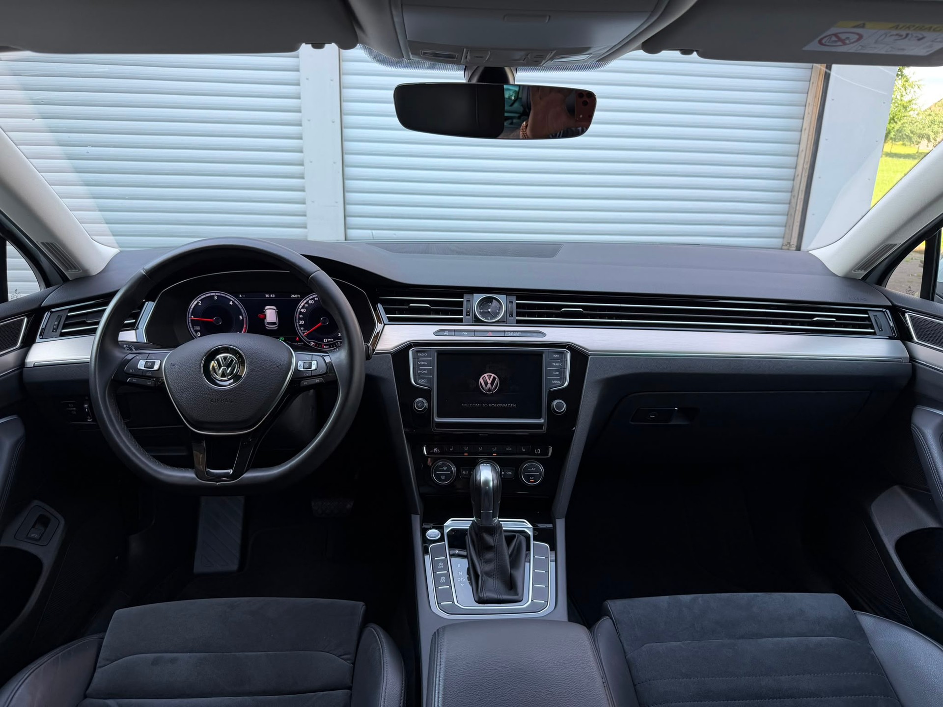 VW Passat Variant 2.0 TDI 190 SCR Highl. DSG 4m-image-6