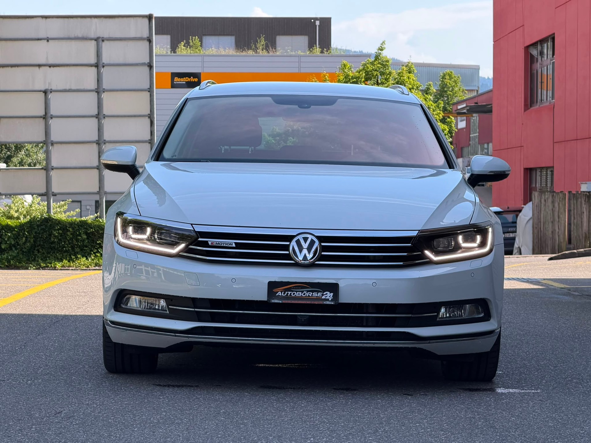 VW Passat Variant 2.0 TDI 190 SCR Highl. DSG 4m-image-2