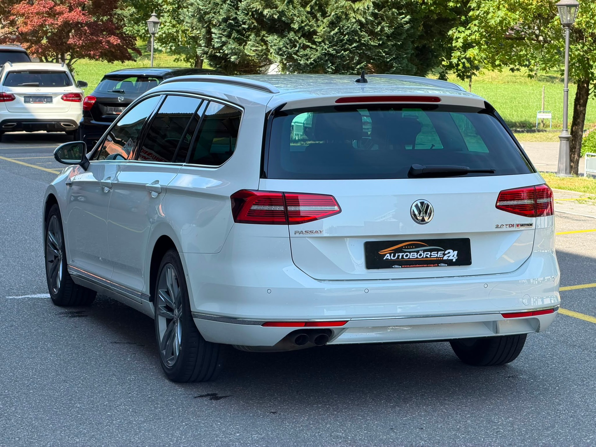 VW Passat Variant 2.0 TDI 190 SCR Highl. DSG 4m-image-3