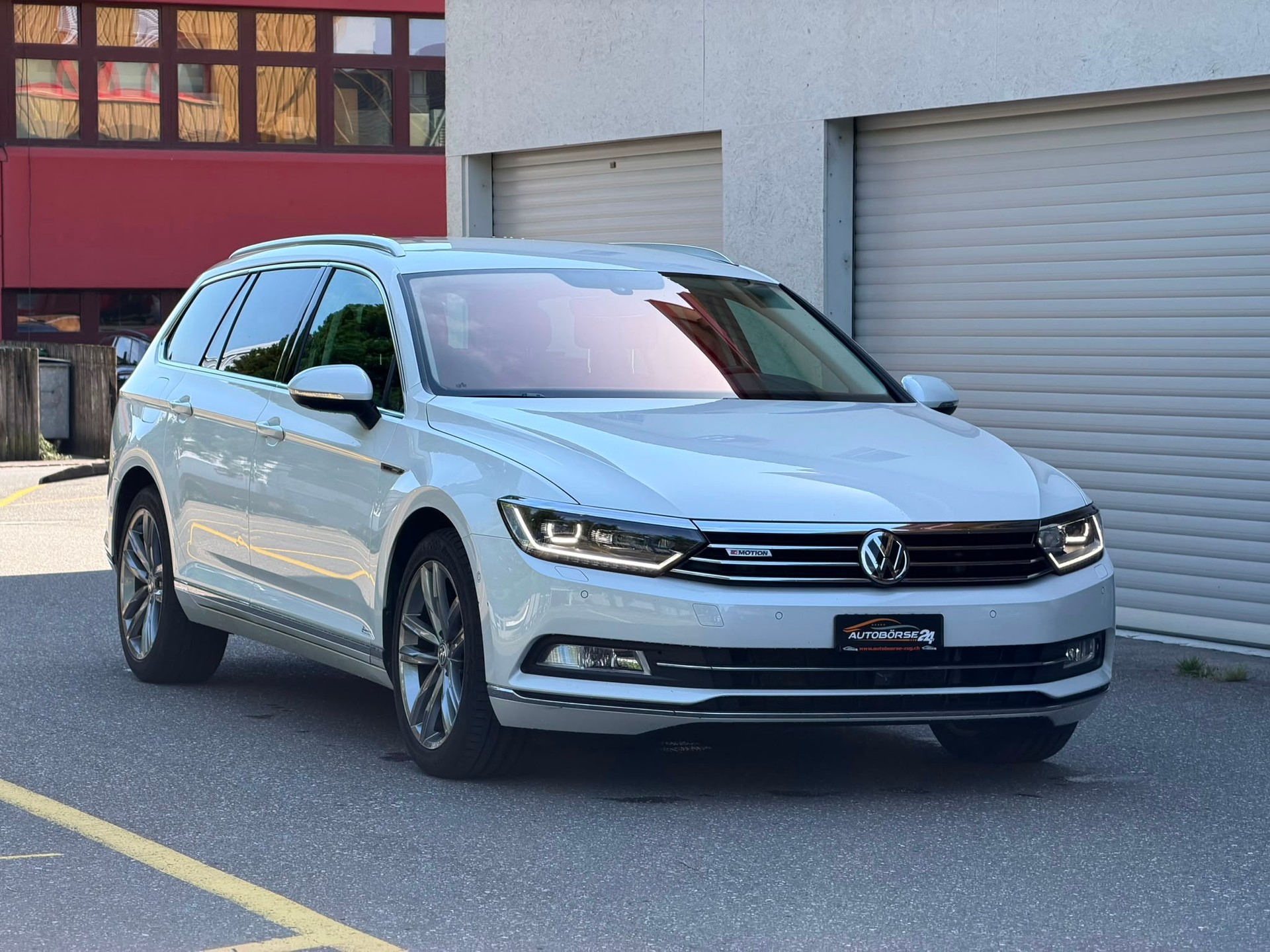 VW Passat Variant 2.0 TDI 190 SCR Highl. DSG 4m-image-1