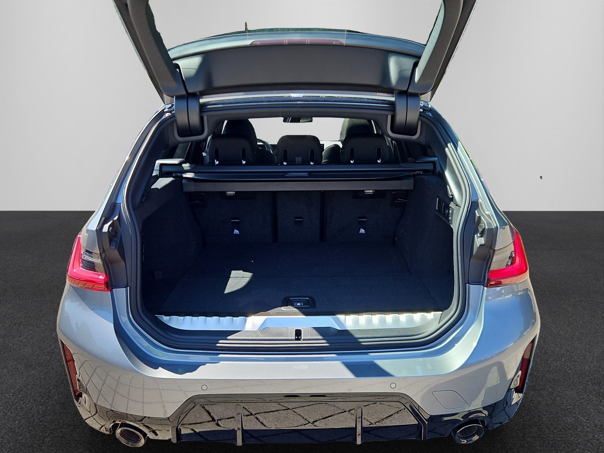 BMW 330e xDrive Touring M Sport Pro-image-18