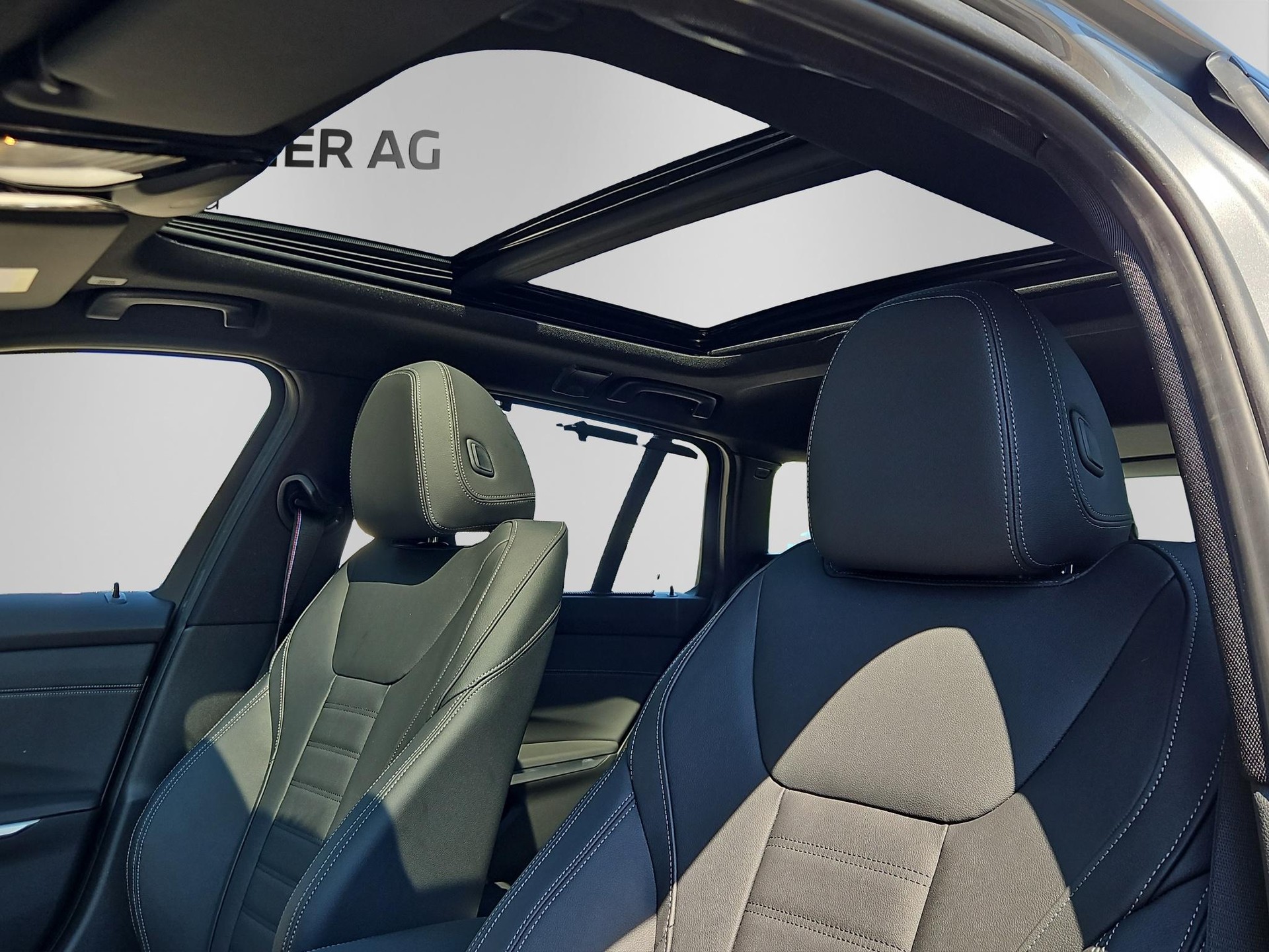 BMW 330e xDrive Touring M Sport Pro-image-11