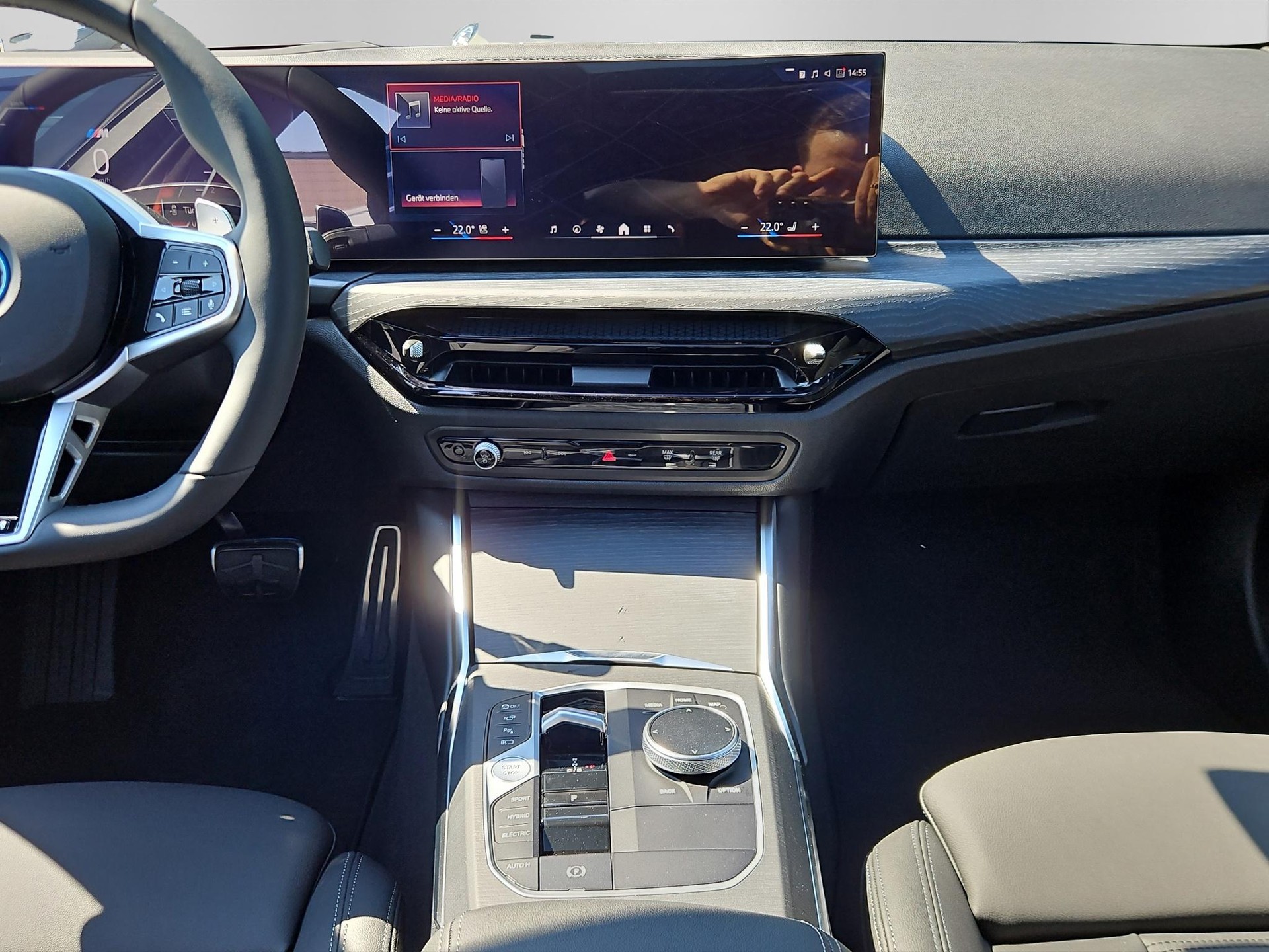 BMW 330e xDrive Touring M Sport Pro-image-14