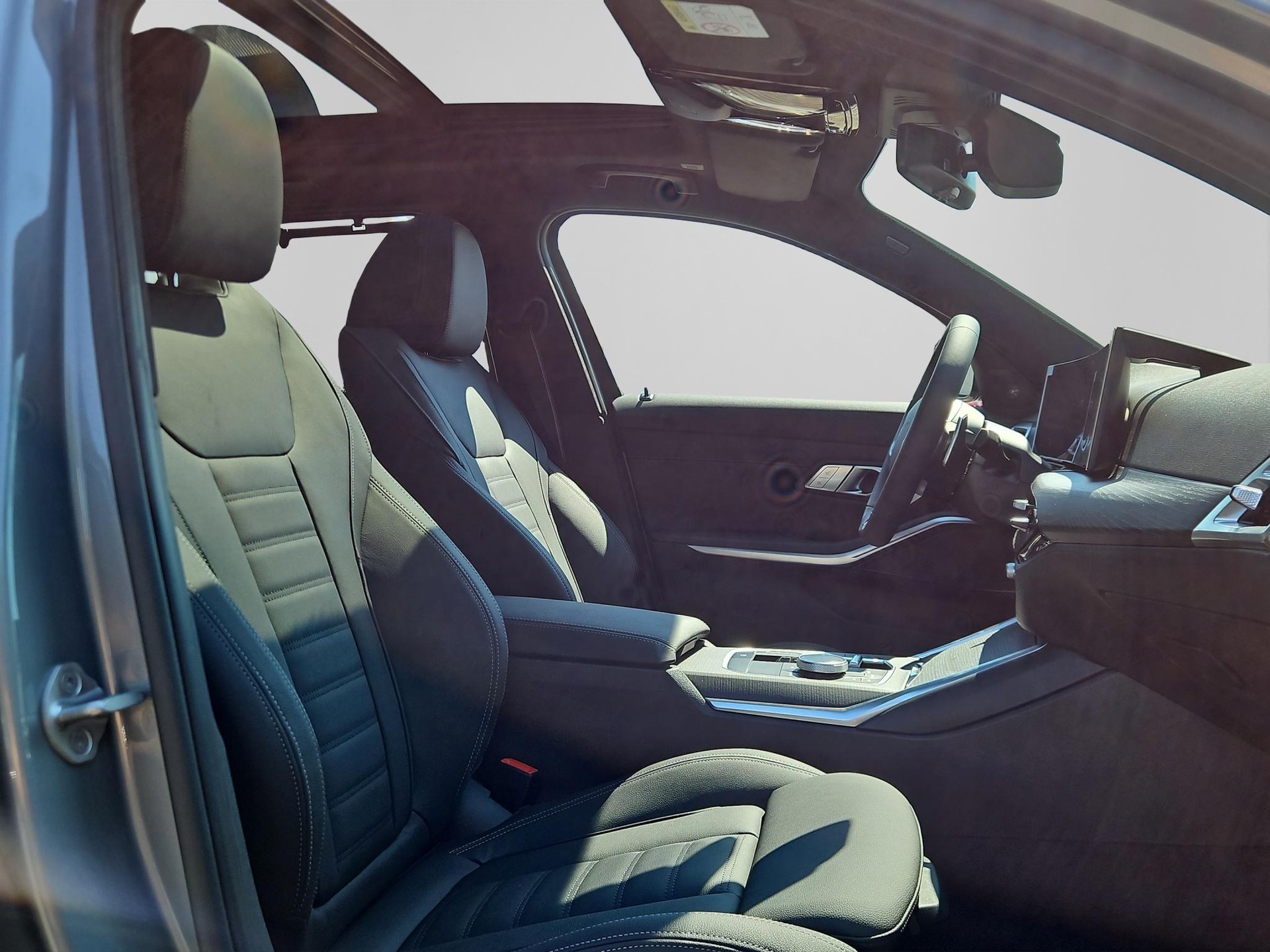 BMW 330e xDrive Touring M Sport Pro-image-15