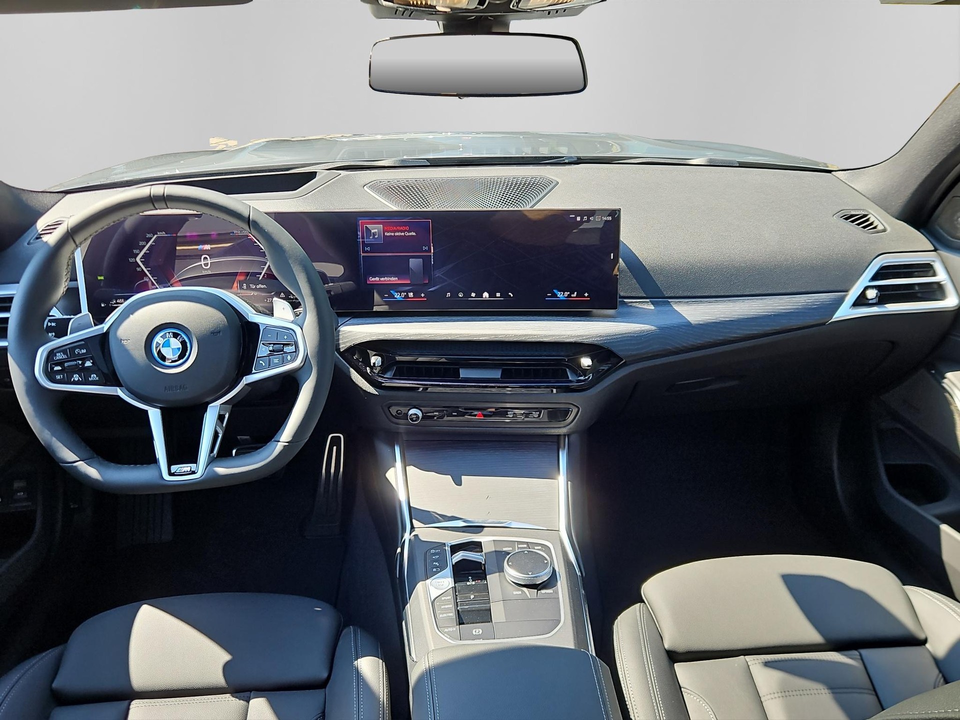 BMW 330e xDrive Touring M Sport Pro-image-13