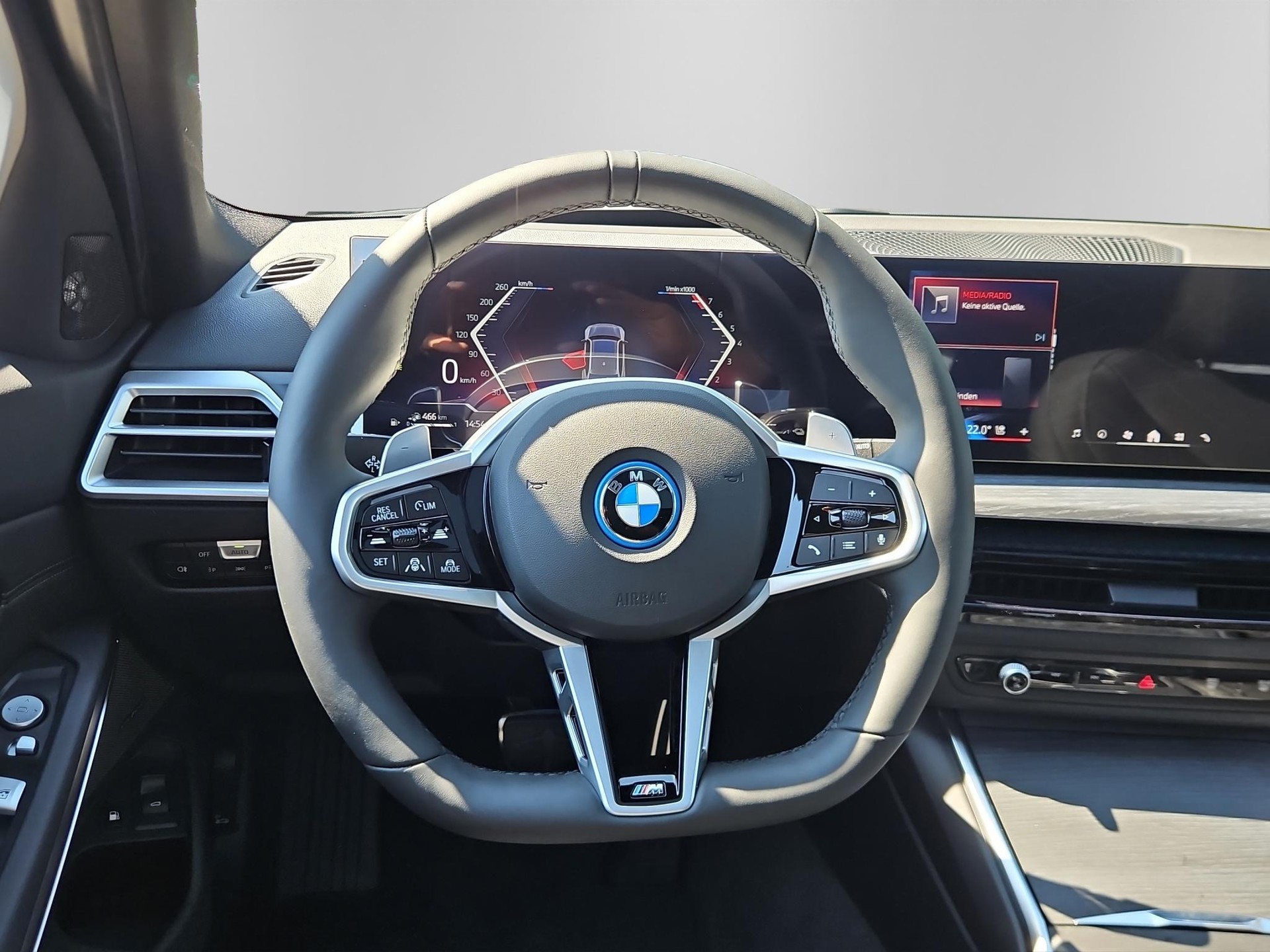 BMW 330e xDrive Touring M Sport Pro-image-12