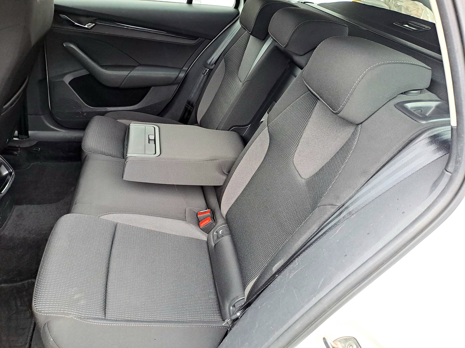 SKODA Octavia Combi 2.0 TDI DSG Ambition 4x4-image-8