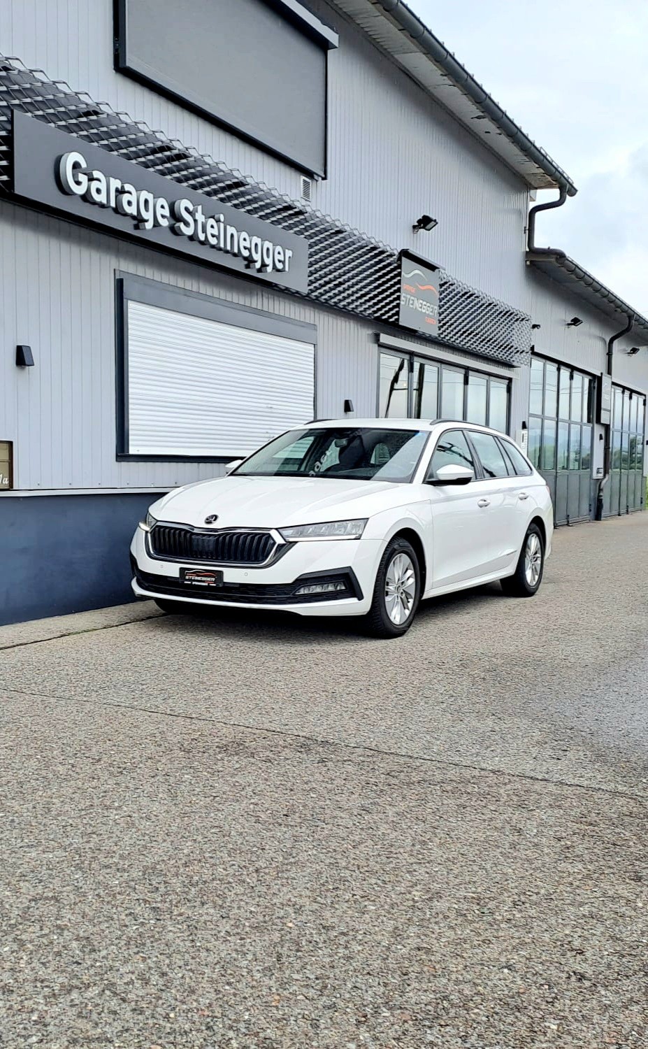 SKODA Octavia Combi 2.0 TDI DSG Ambition 4x4-image-0