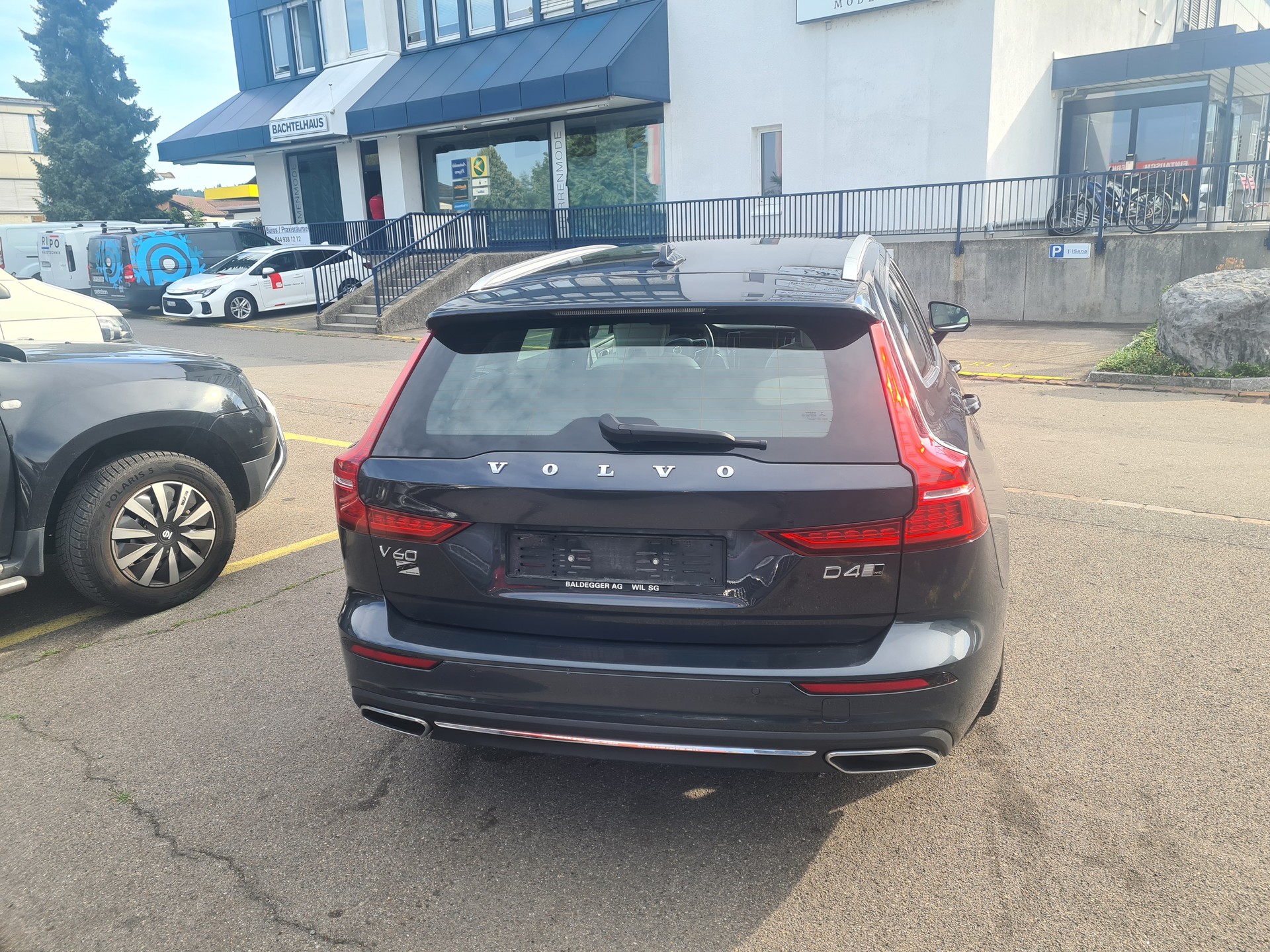 VOLVO V60 D4 AWD Inscription Geartronic-image-2