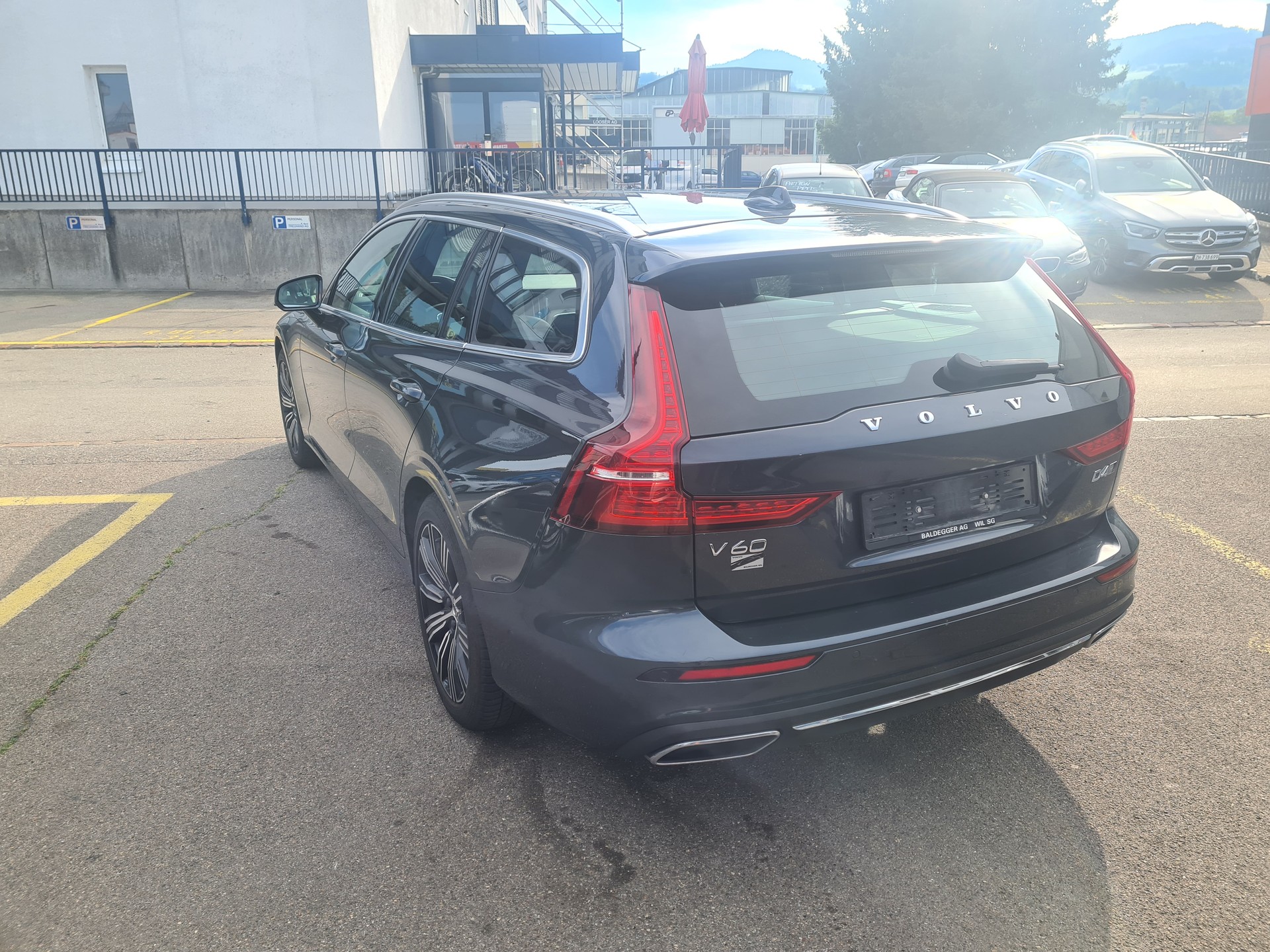 VOLVO V60 D4 AWD Inscription Geartronic-image-3