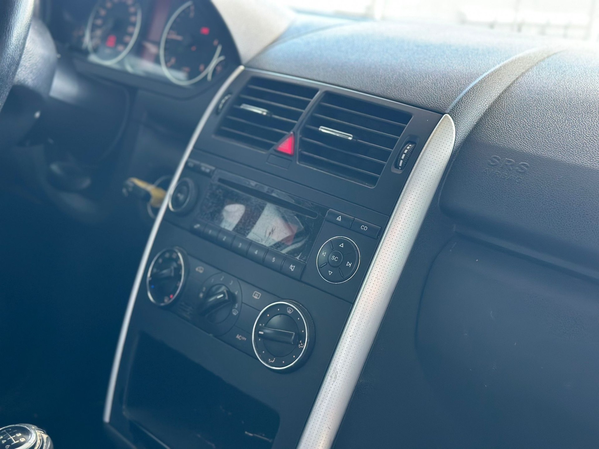 MERCEDES-BENZ A 180 CDI Avantgarde-image-9
