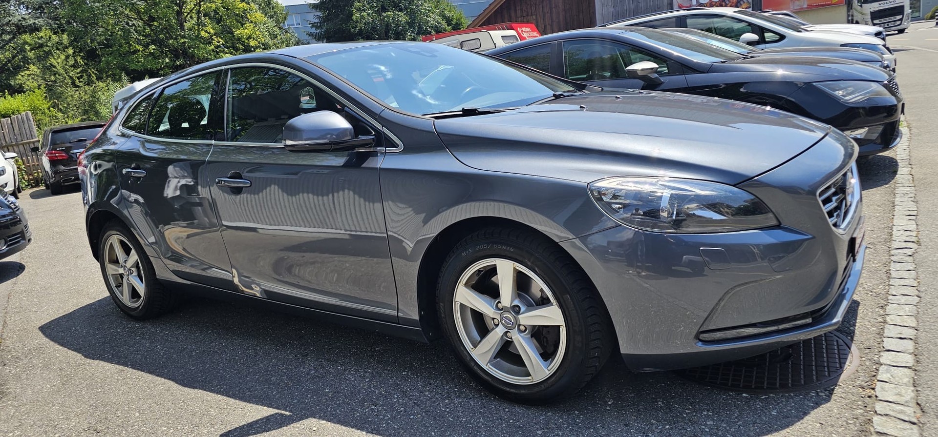VOLVO V40 T4 Powershift-image-1