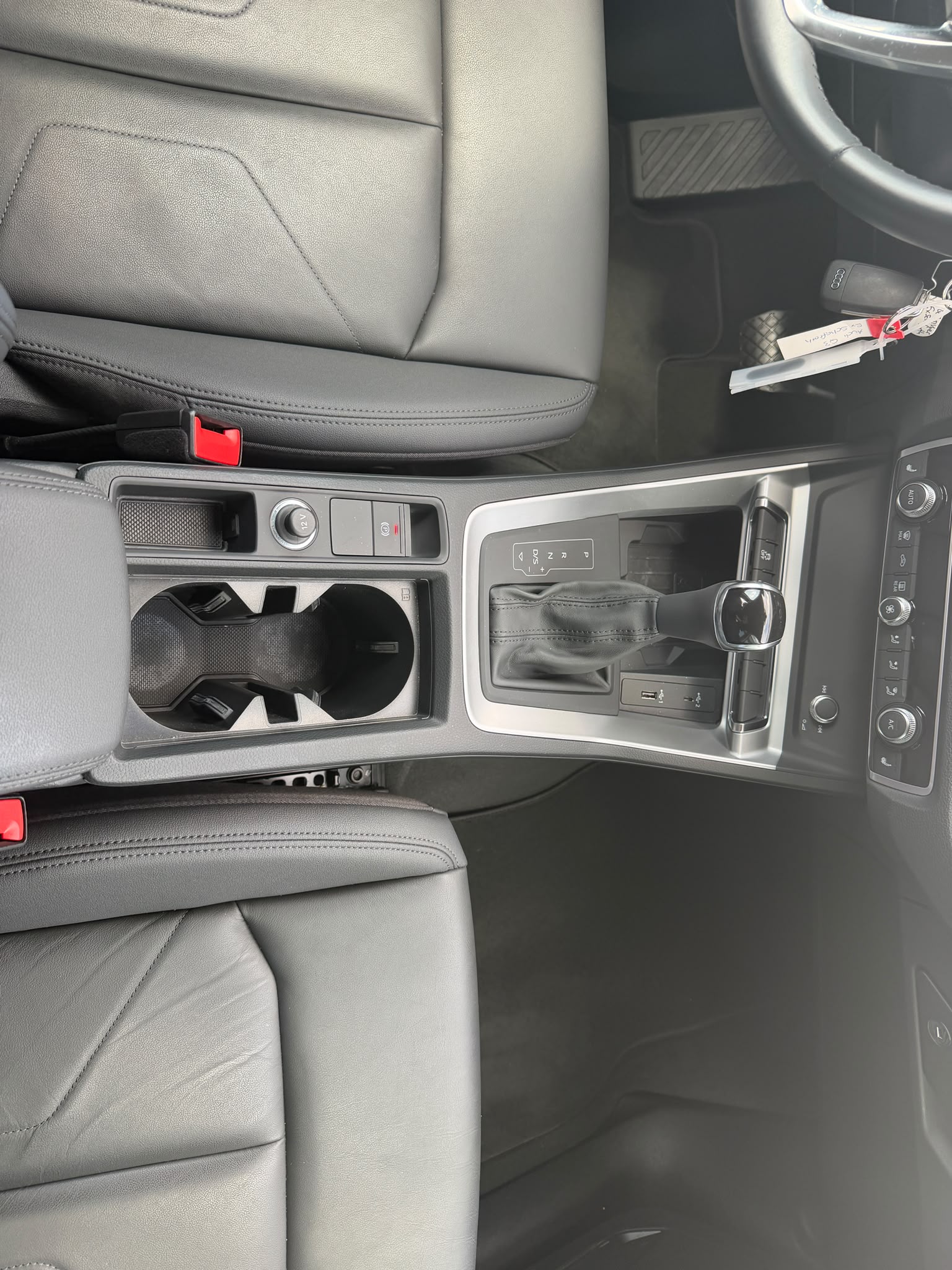 AUDI Q3 40 TFSI advanced quattro S-tronic-image-19