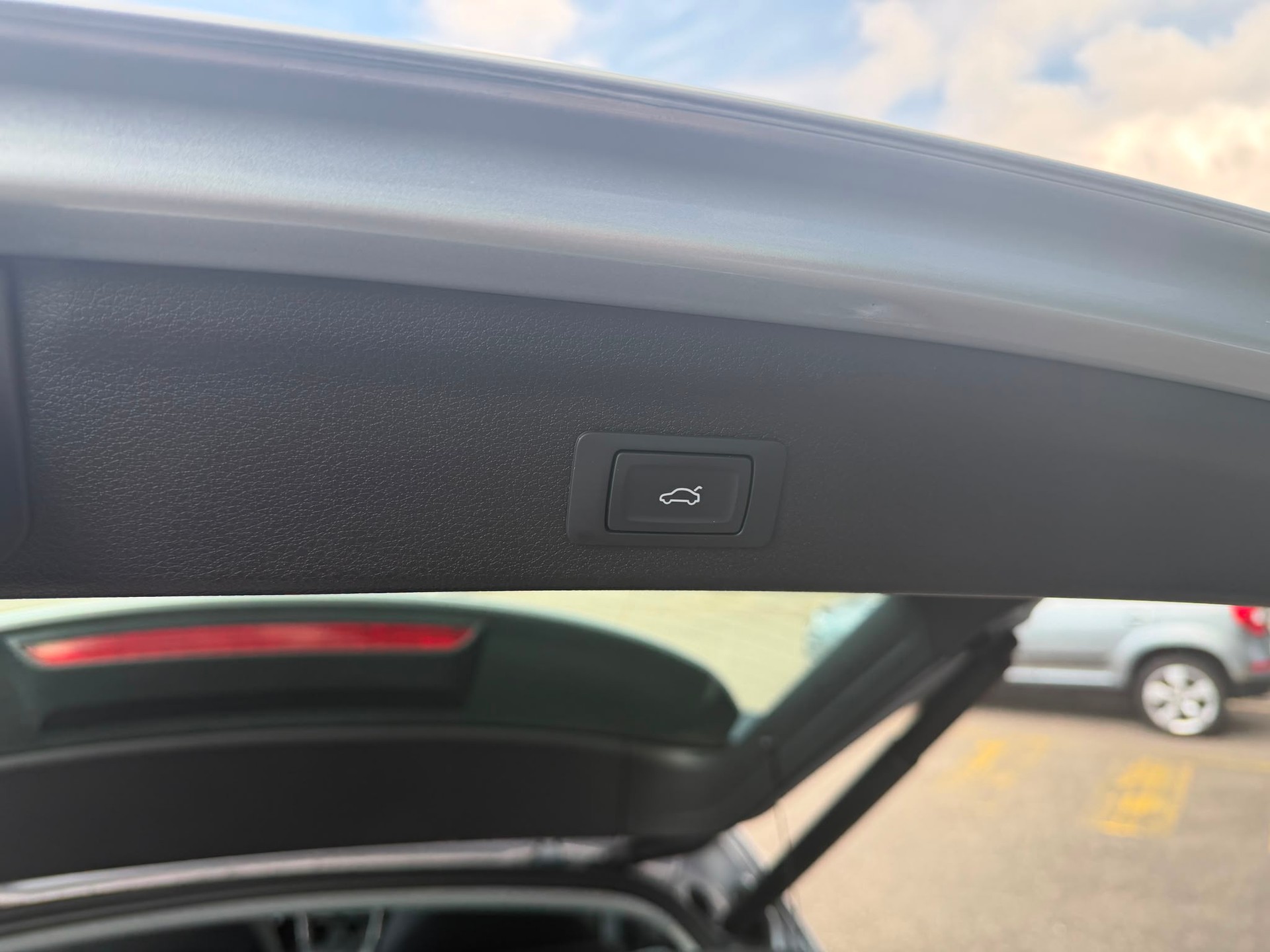 AUDI Q3 40 TFSI advanced quattro S-tronic-image-25