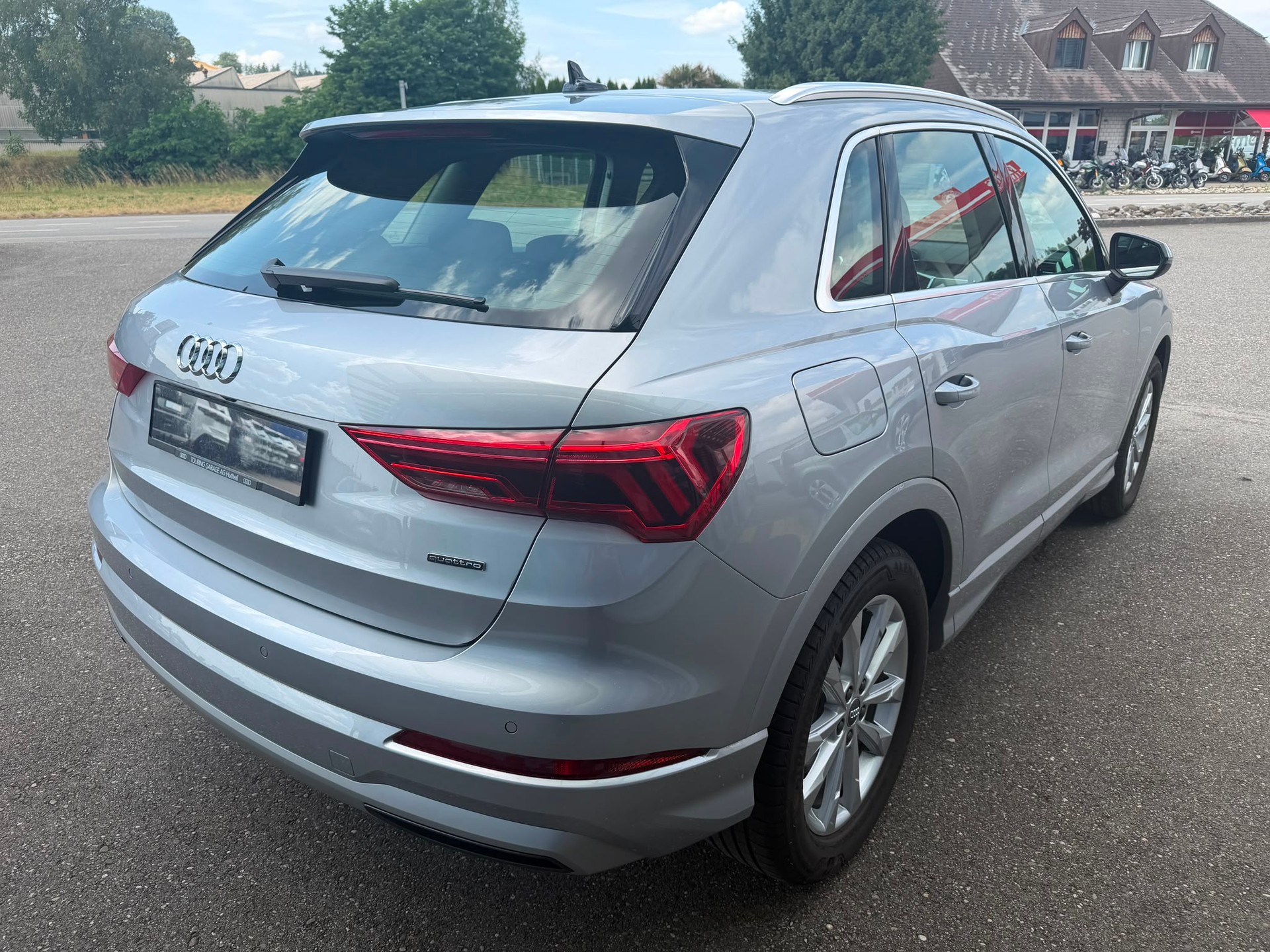 AUDI Q3 40 TFSI advanced quattro S-tronic-image-4