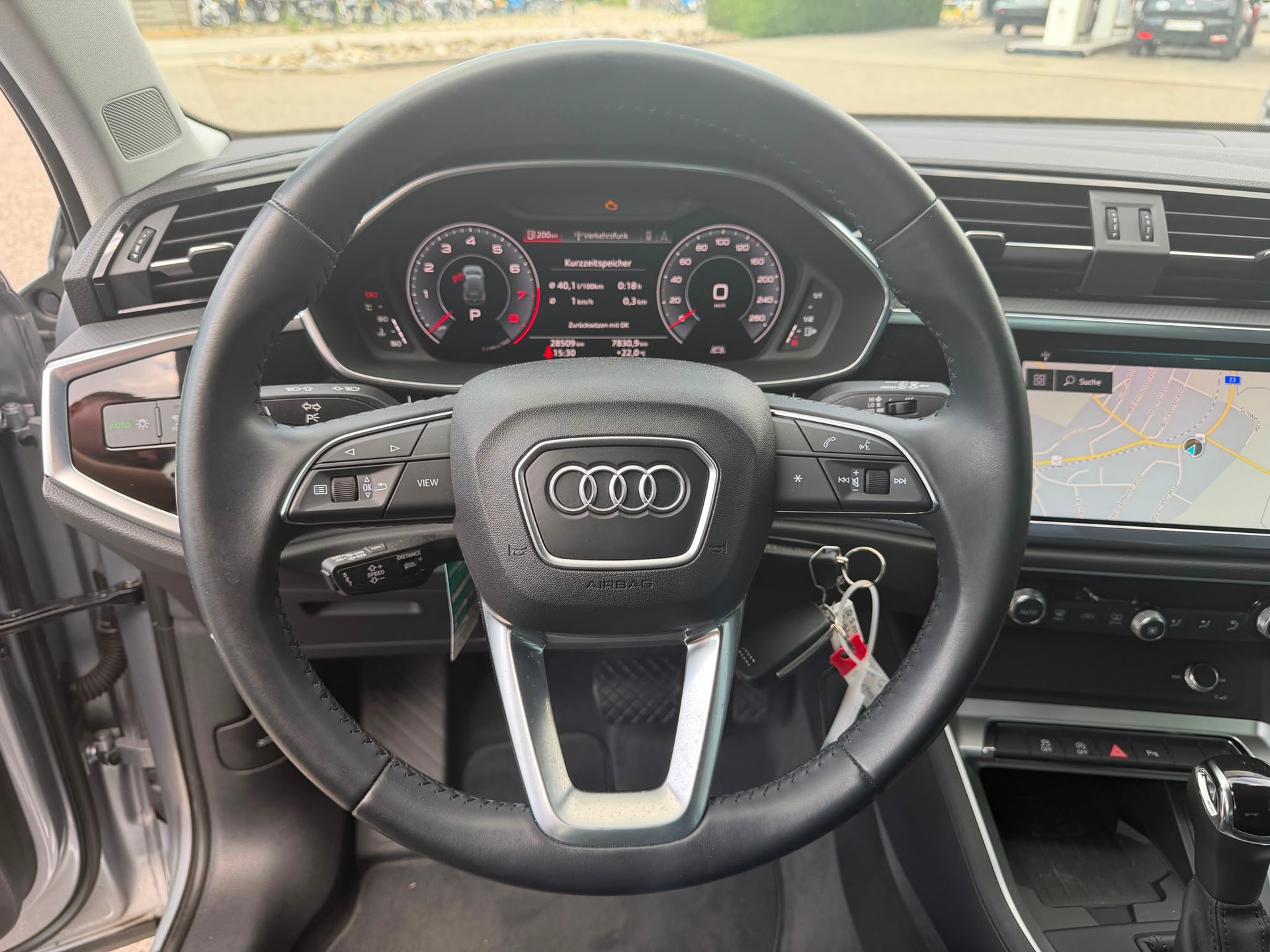 AUDI Q3 40 TFSI advanced quattro S-tronic-image-15