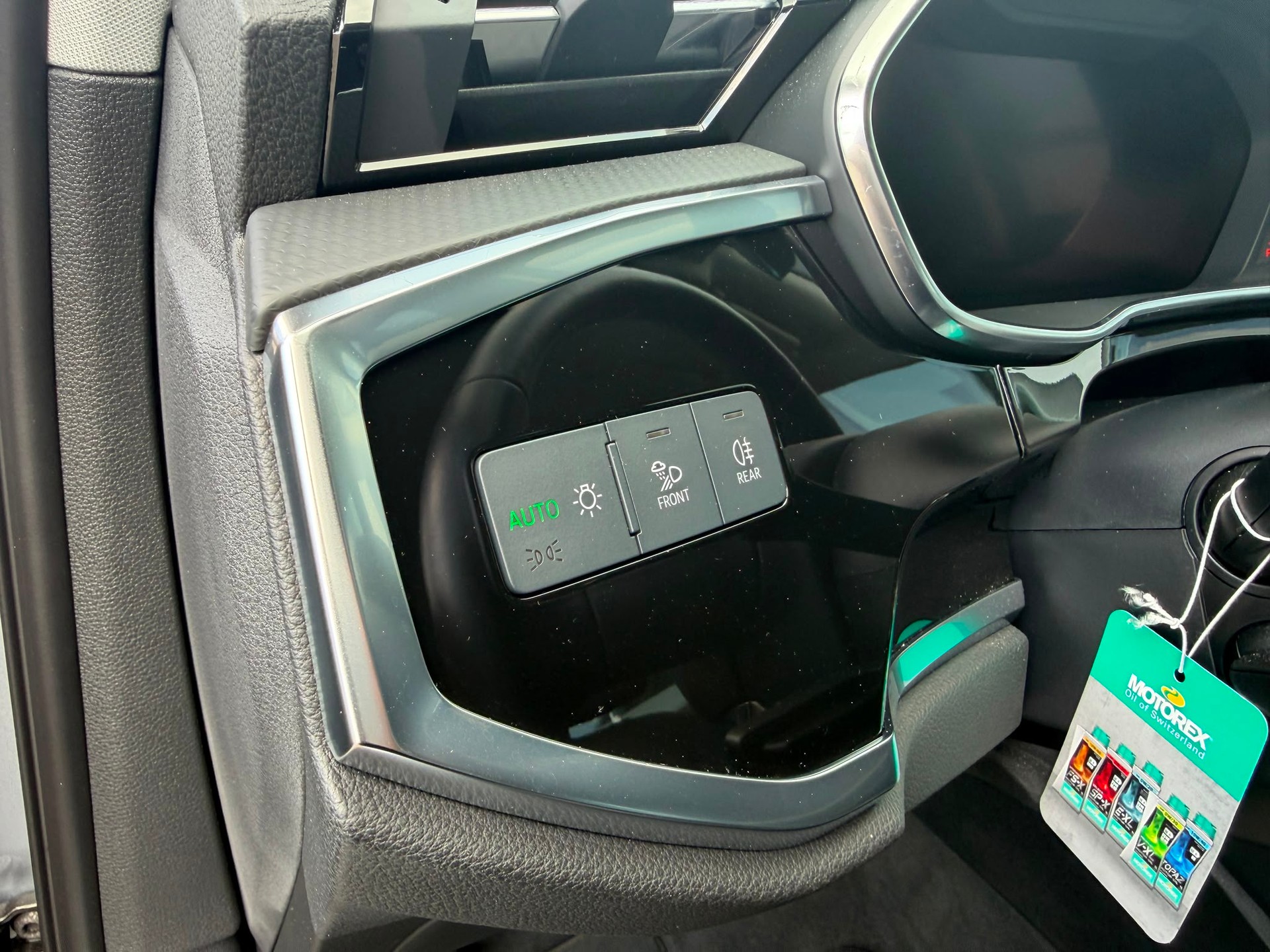 AUDI Q3 40 TFSI advanced quattro S-tronic-image-13