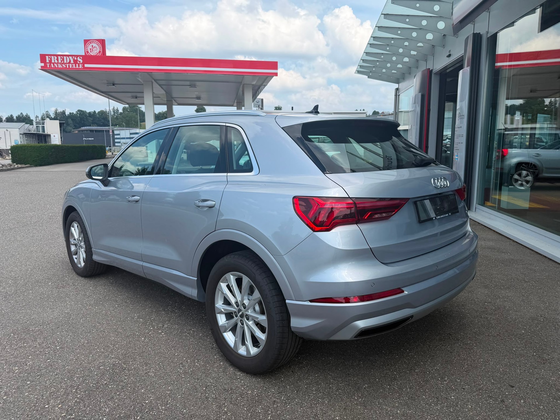 AUDI Q3 40 TFSI advanced quattro S-tronic-image-2