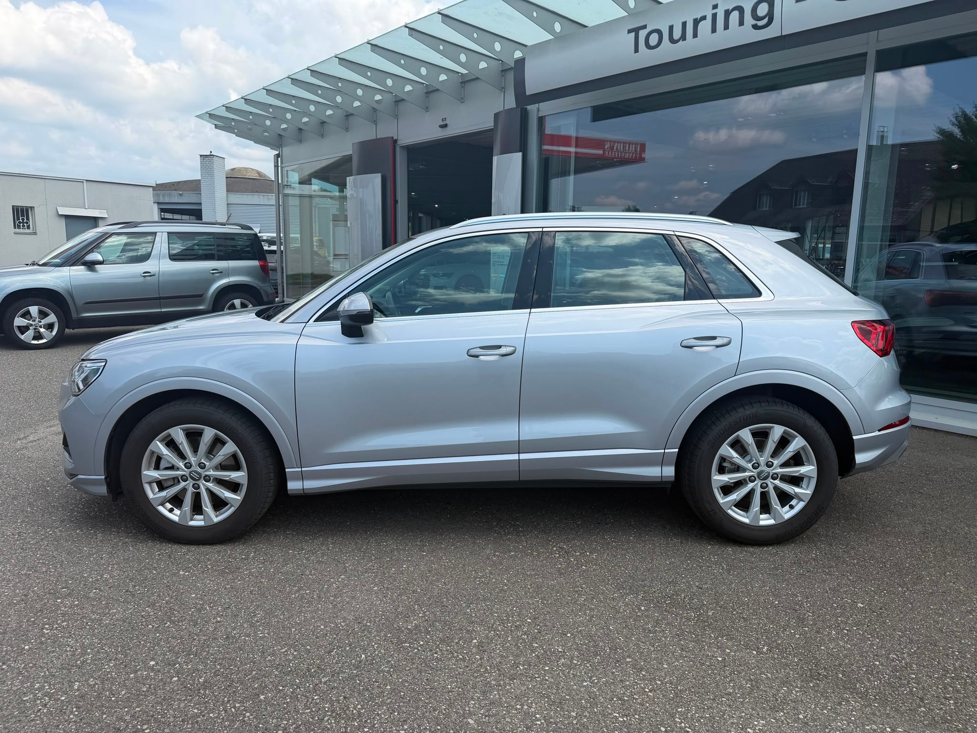 AUDI Q3 40 TFSI advanced quattro S-tronic-image-1