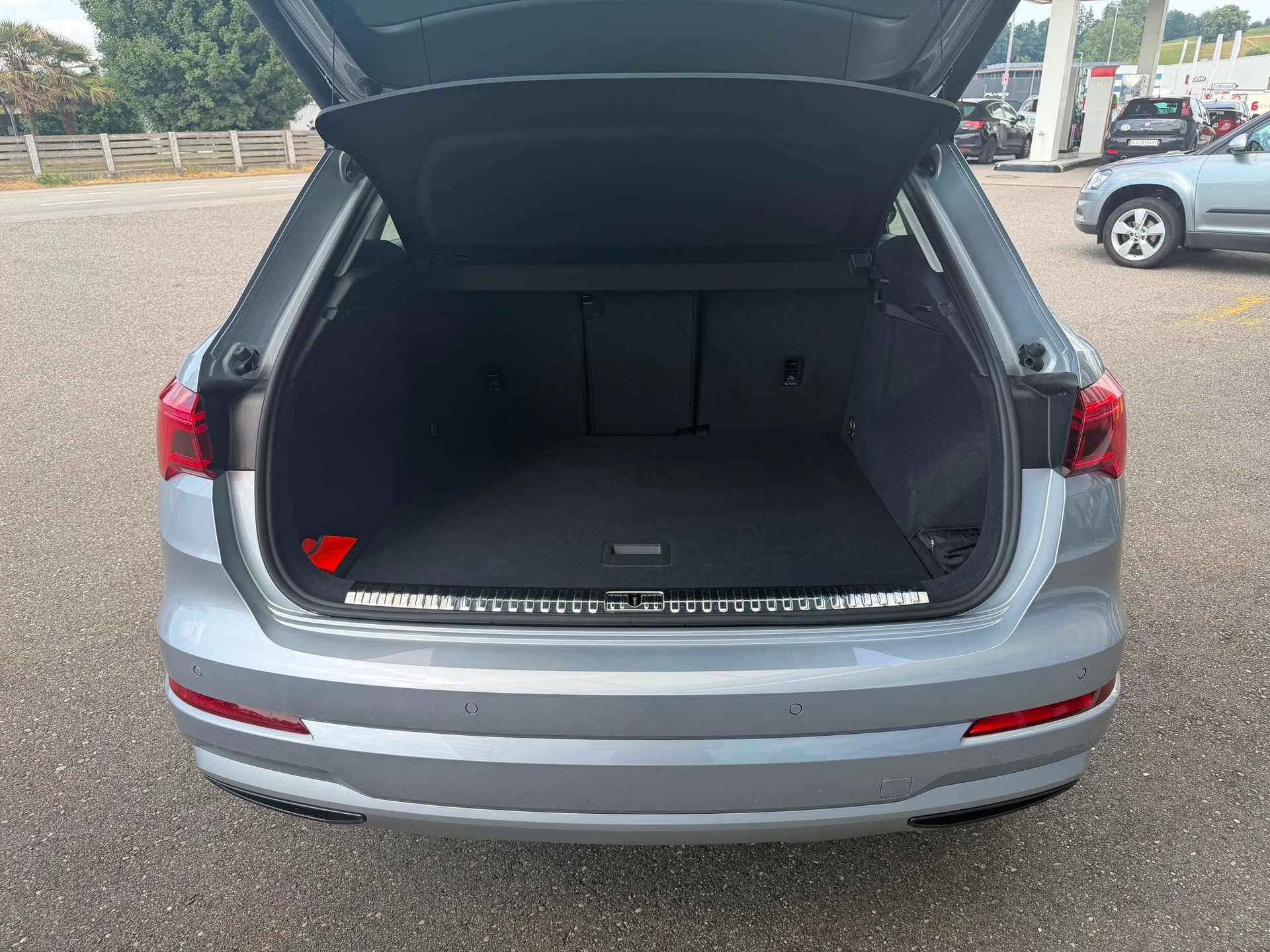 AUDI Q3 40 TFSI advanced quattro S-tronic-image-24