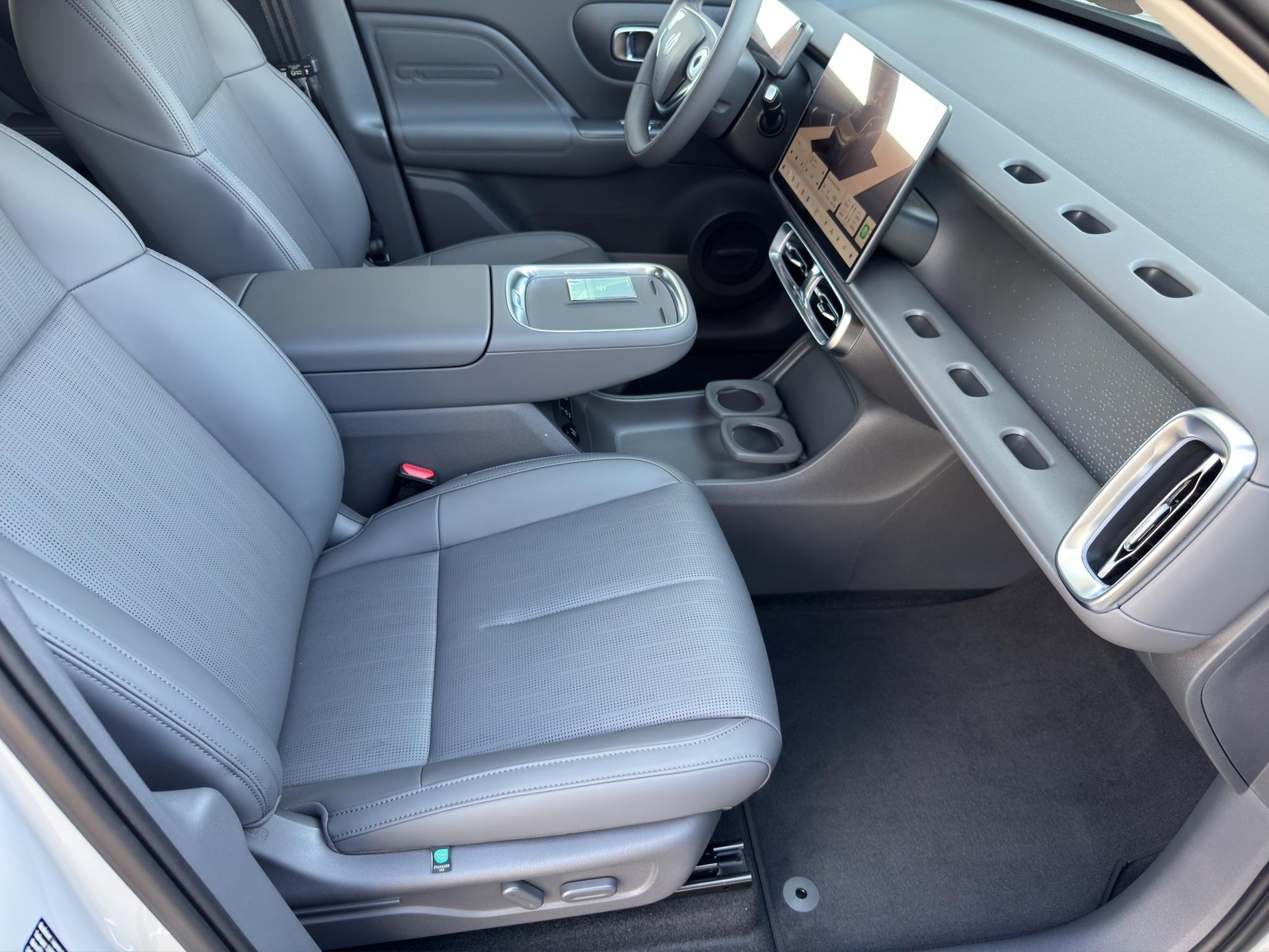 LEAPMOTOR B10 1.5 Hybrid EV-image-9