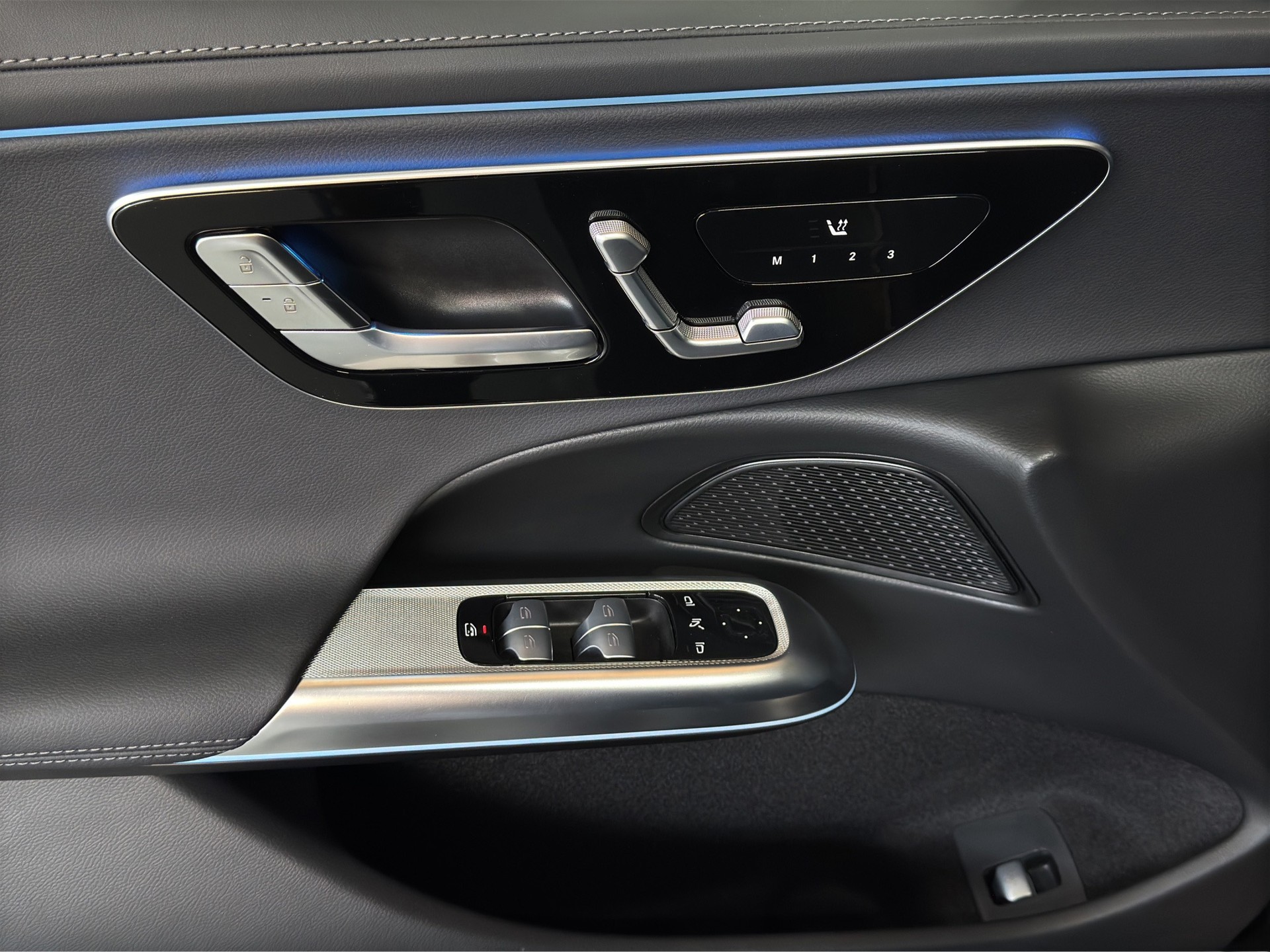 MERCEDES-BENZ E 200 9G-Tronic AMG Line "Night Star-Pano-360°-Luftfederung"-image-9