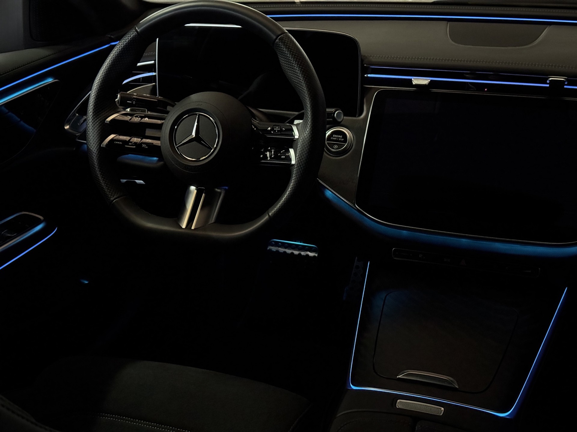 MERCEDES-BENZ E 200 9G-Tronic AMG Line "Night Star-Pano-360°-Luftfederung"-image-12
