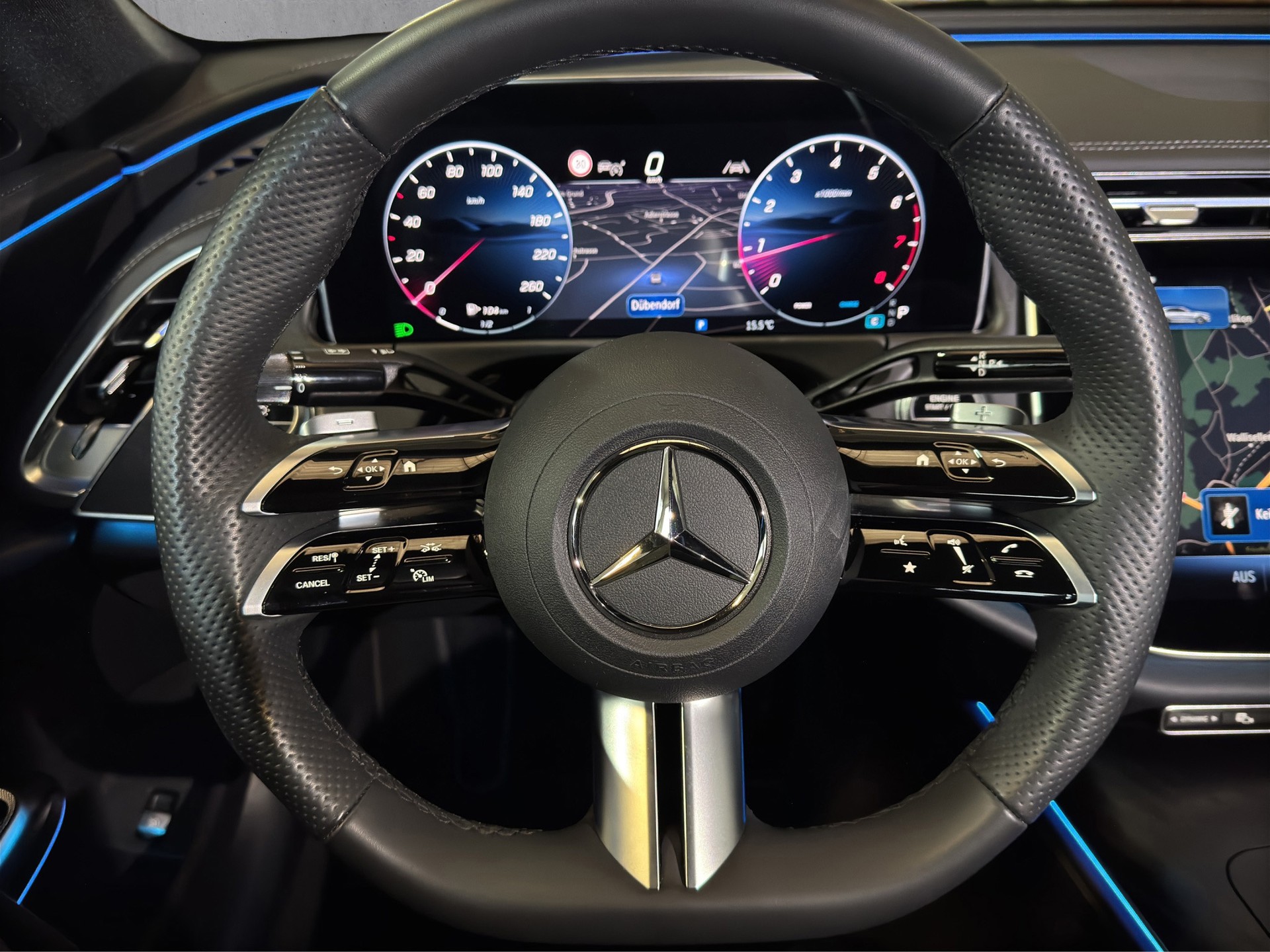 MERCEDES-BENZ E 200 9G-Tronic AMG Line "Night Star-Pano-360°-Luftfederung"-image-13