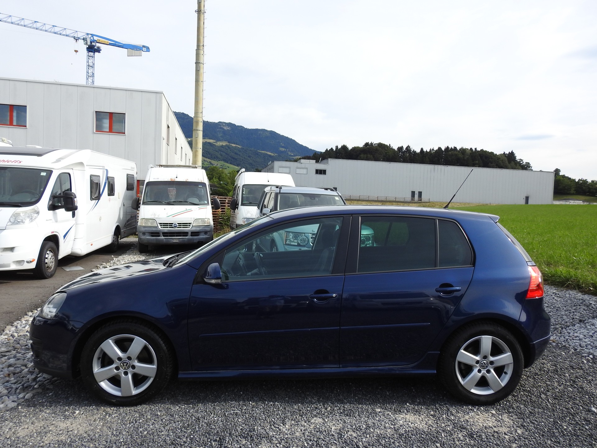VW Golf 2.0 TDI GT Sport 4Motion-image-2