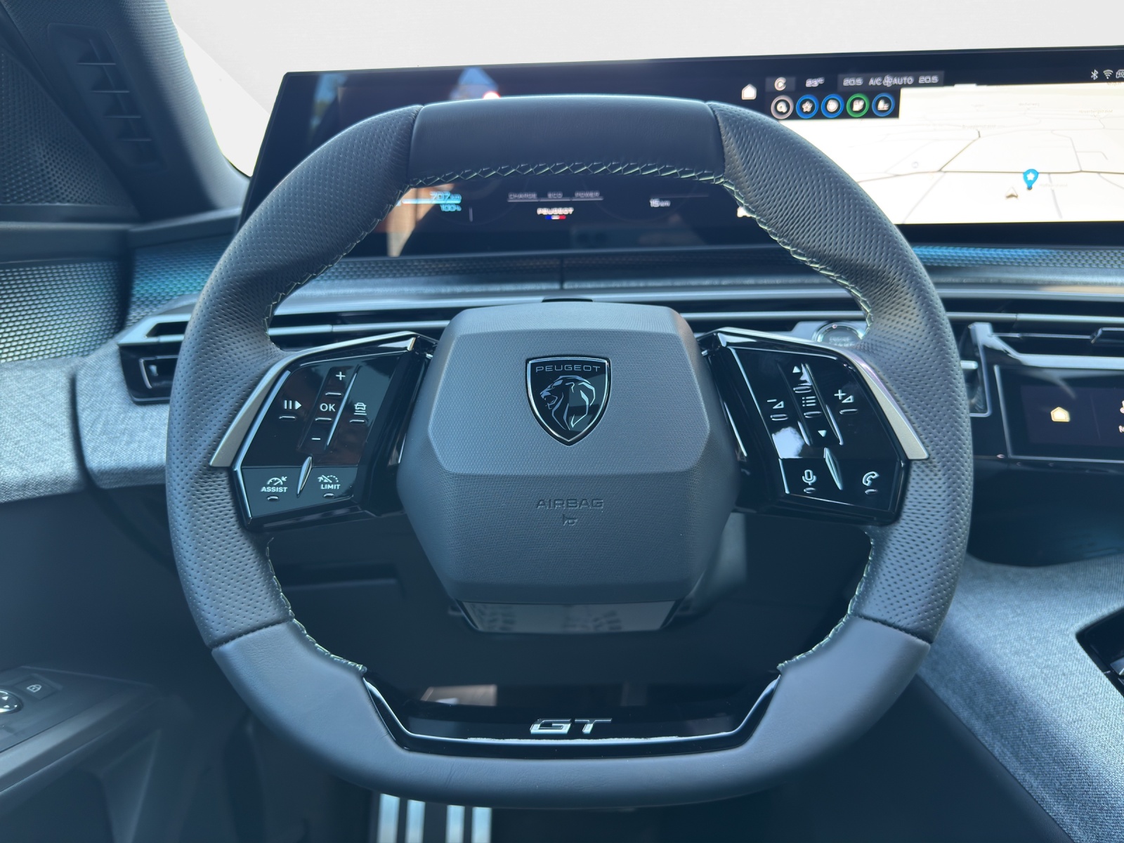 PEUGEOT E-5008 GT Long Range-image-9