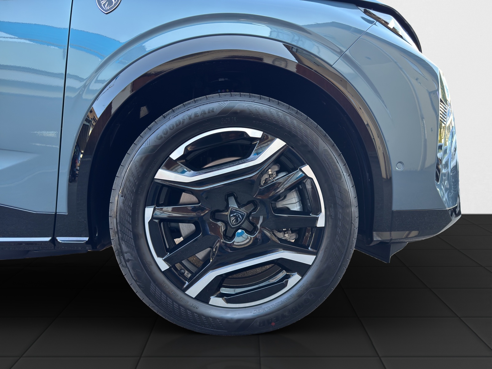 PEUGEOT E-5008 GT Long Range-image-21