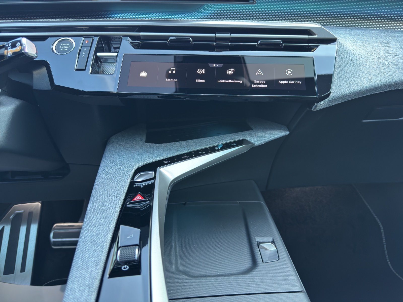 PEUGEOT E-5008 GT Long Range-image-12